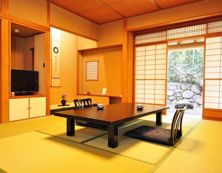 Japanese Western Room (10+8 Tatami)【癒しの間】 photo 1