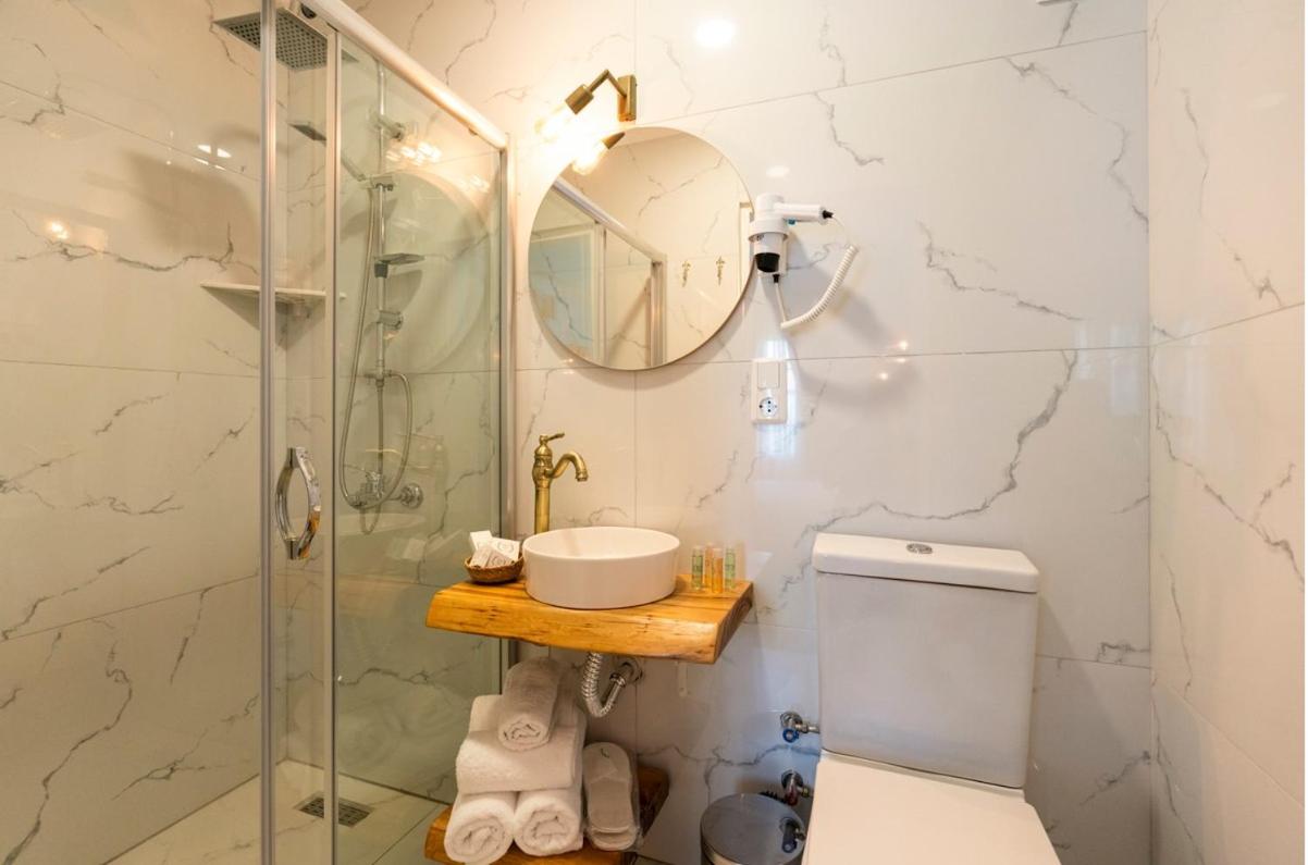 Deluxe Room - Photo 4