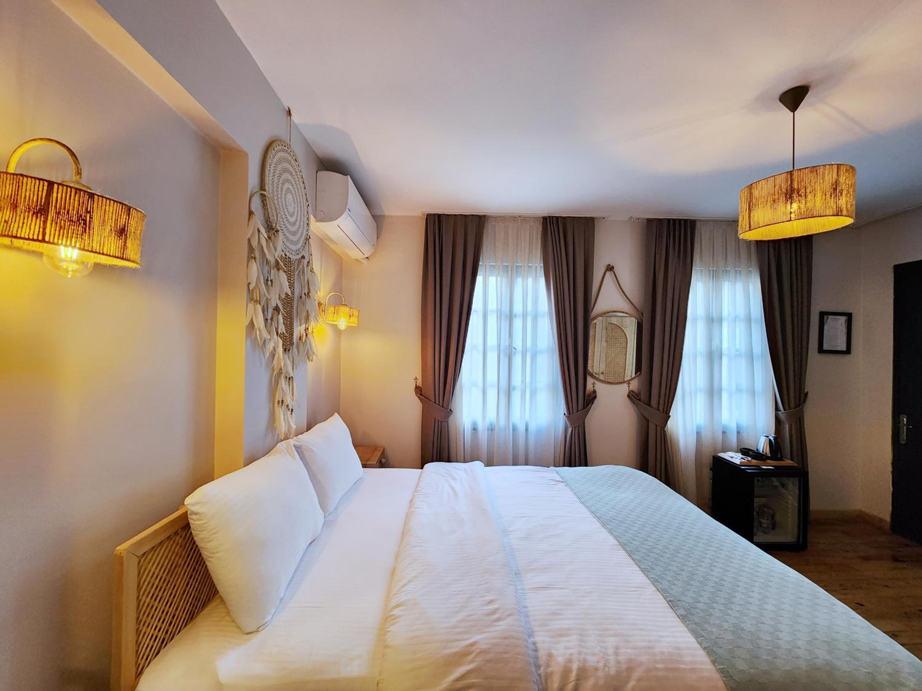 Deluxe Room - Photo 11