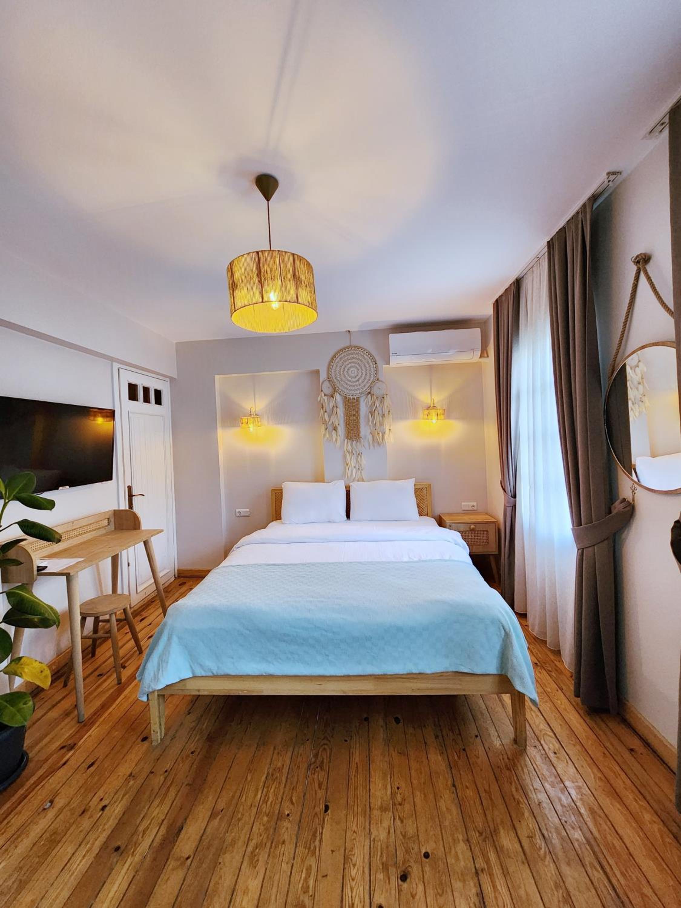 Deluxe Room - Photo 1