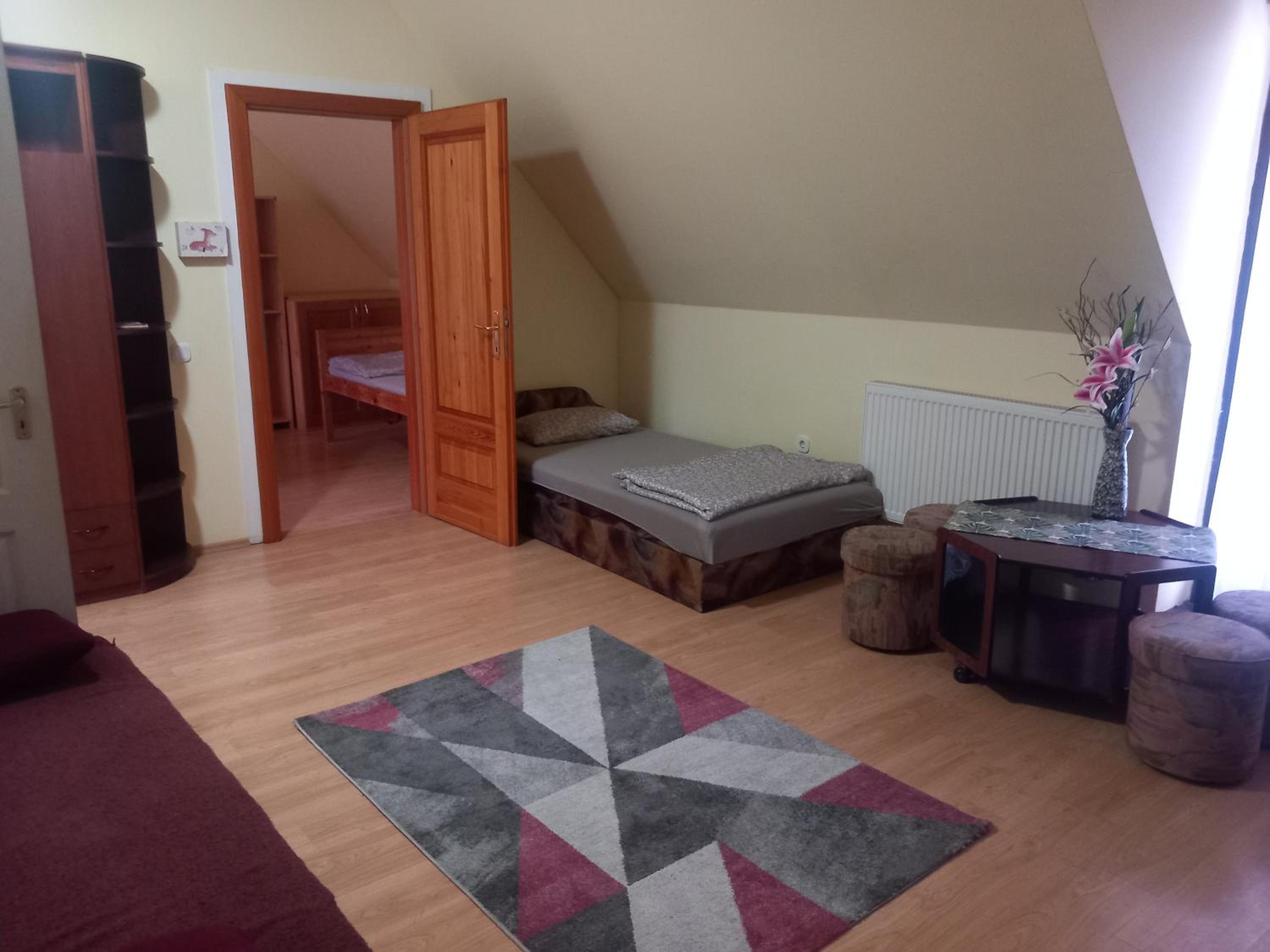 Large Two-Bedroom Apartment - Upper Floor photo 3