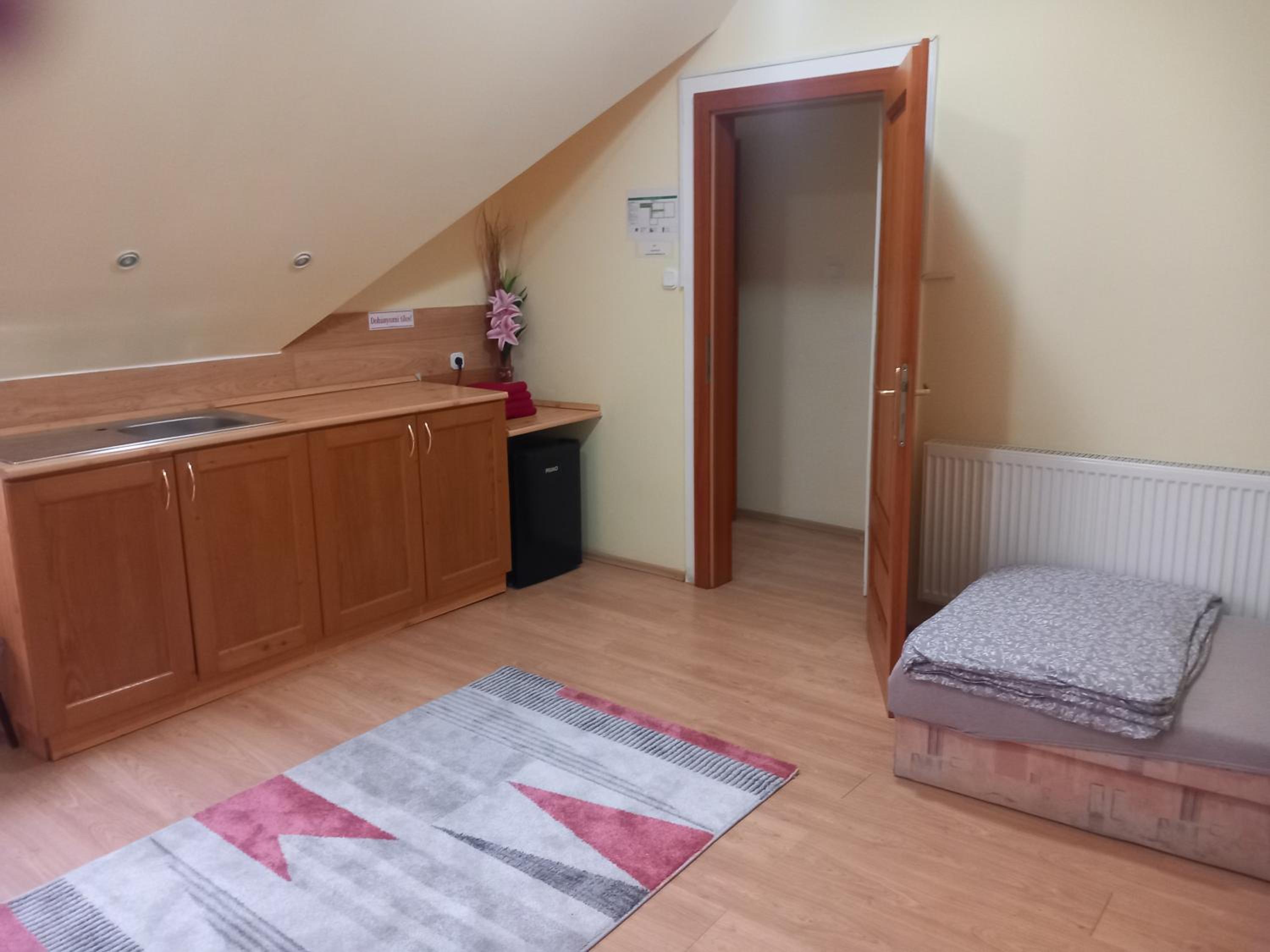 One-Bedroom Apartment - Upper Floor photo 1