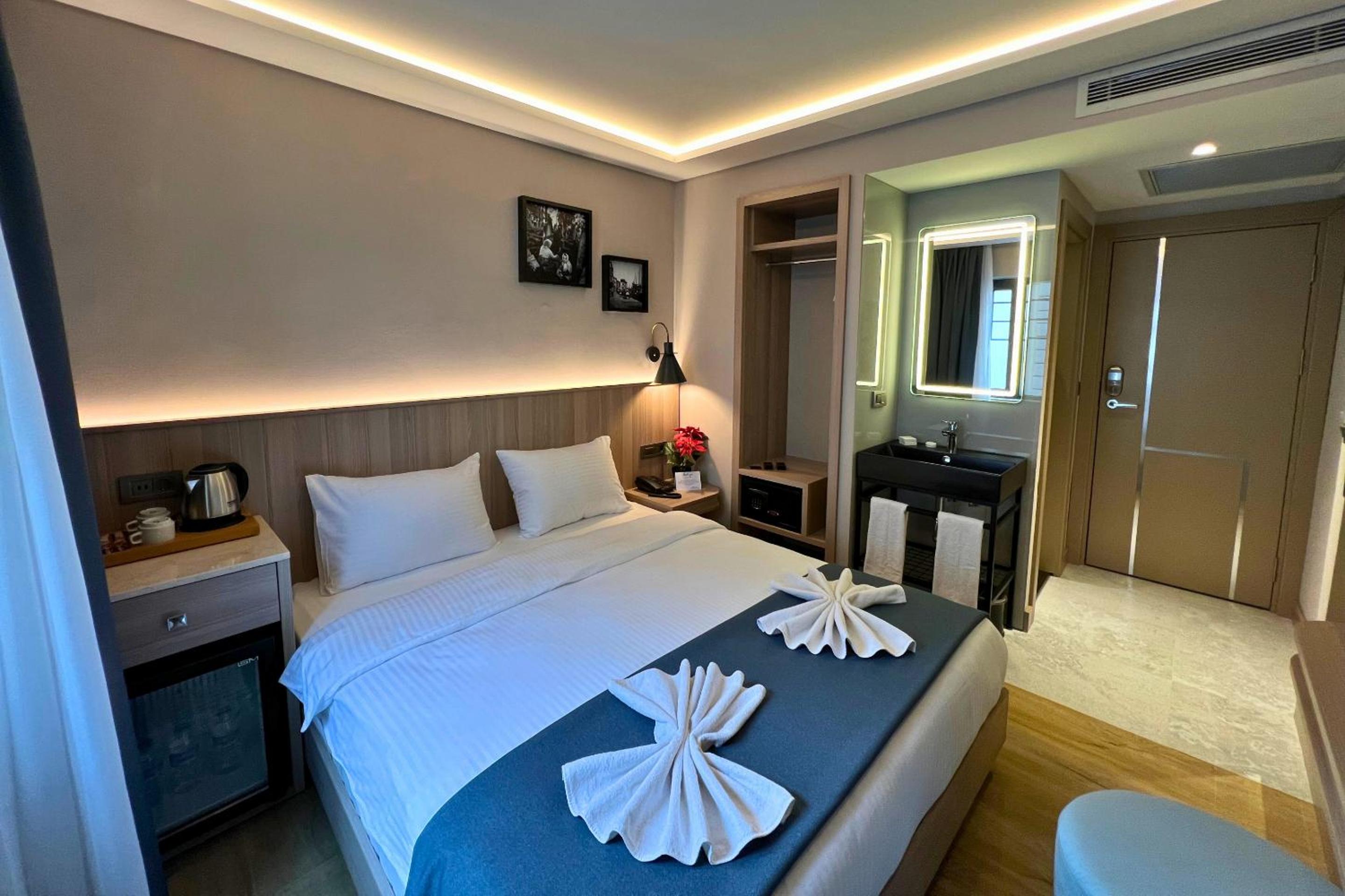 Standard King Room photo 2