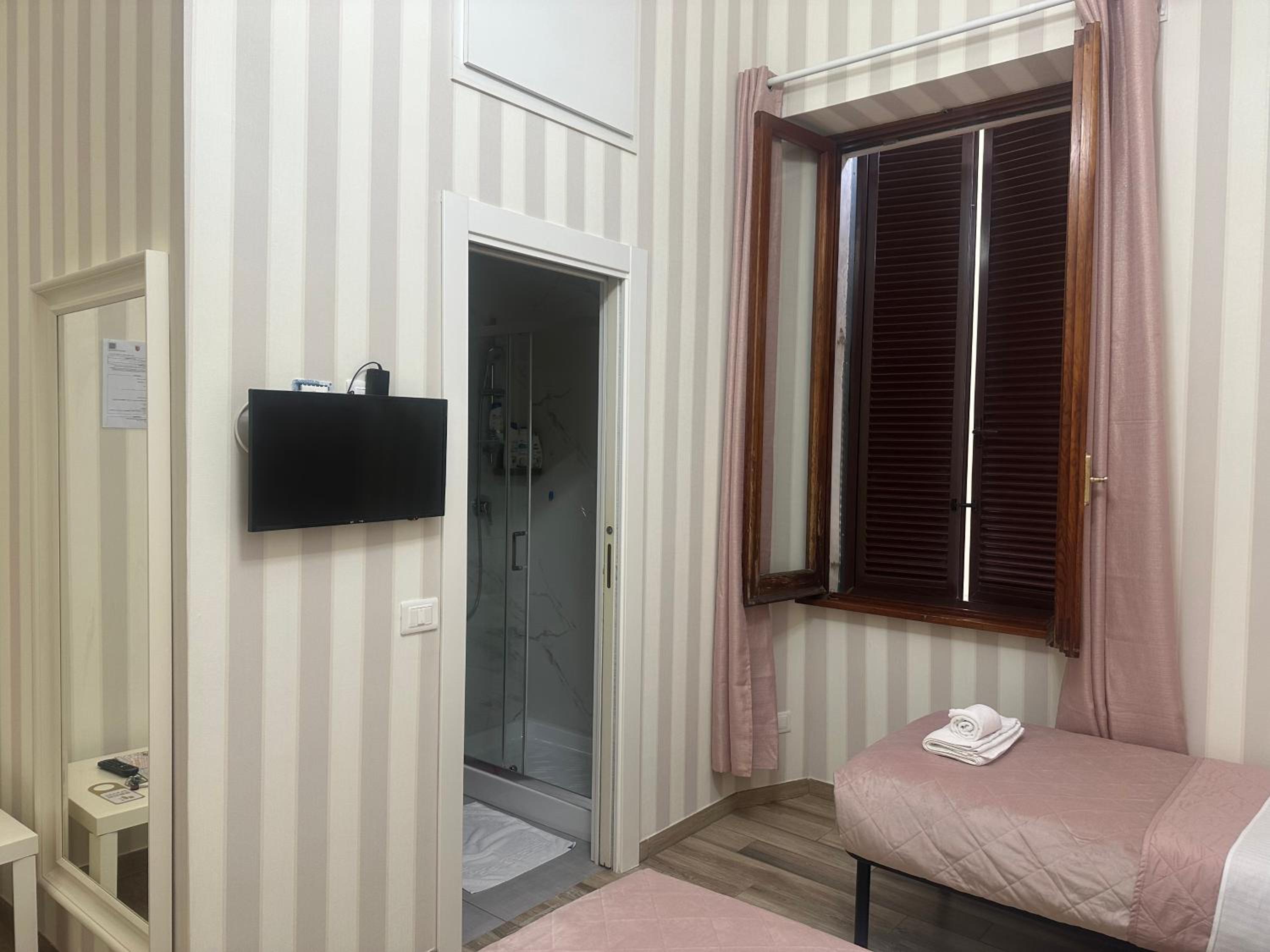 Double Room with Private Bathroom photo 1