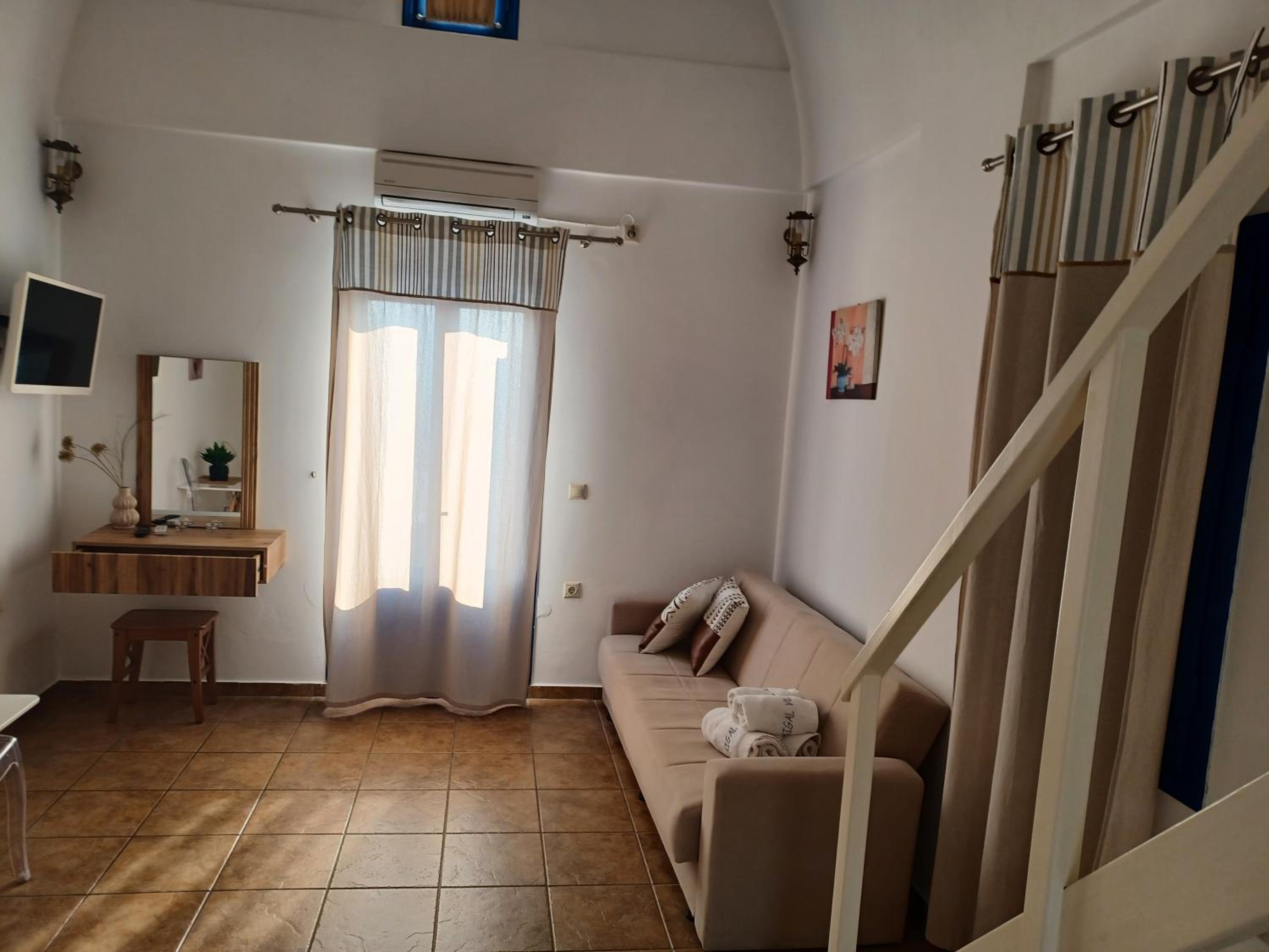 Superior Double Room Spit level with Caldera View