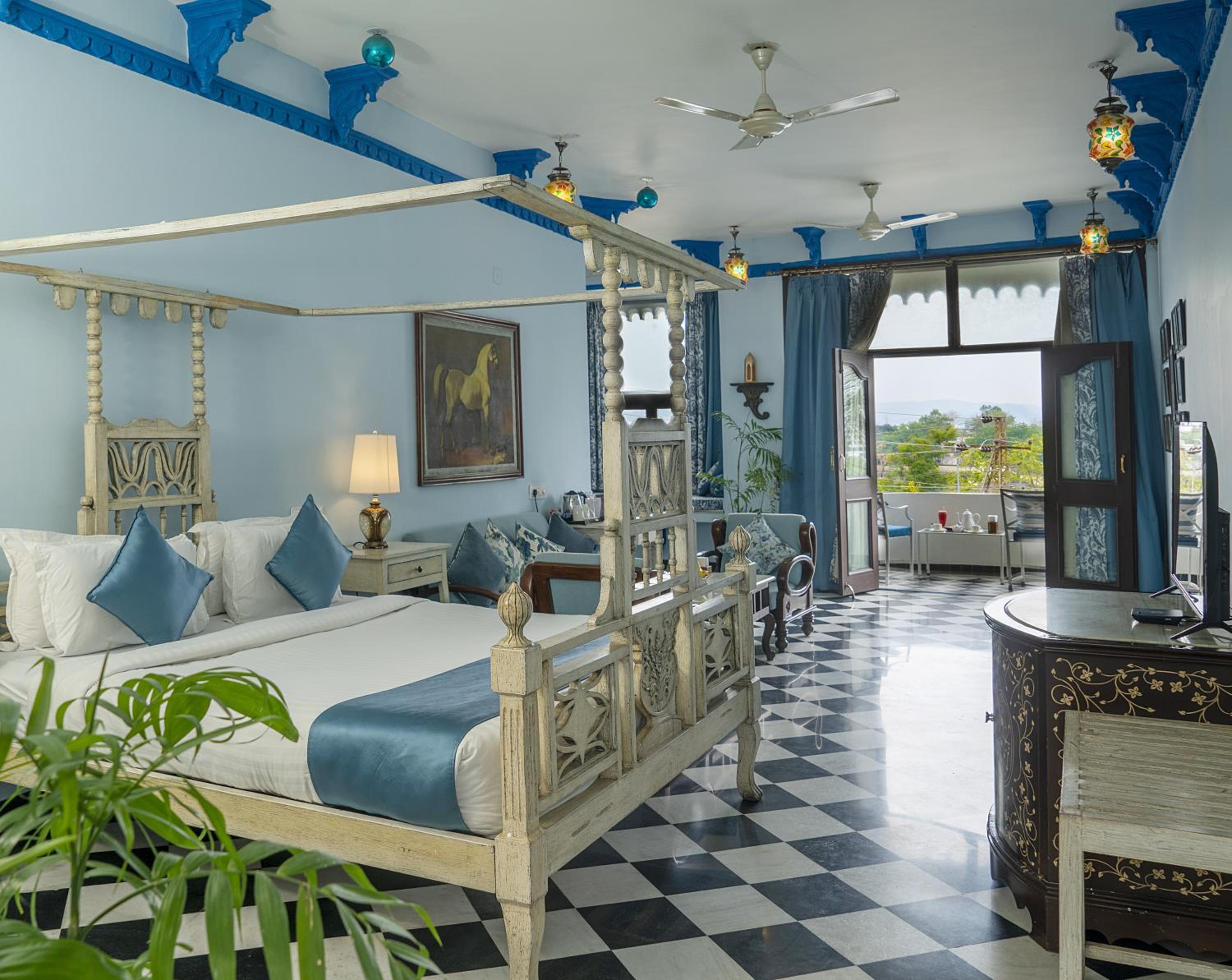 Majestic Lake view Suite with balcony - Photo 4
