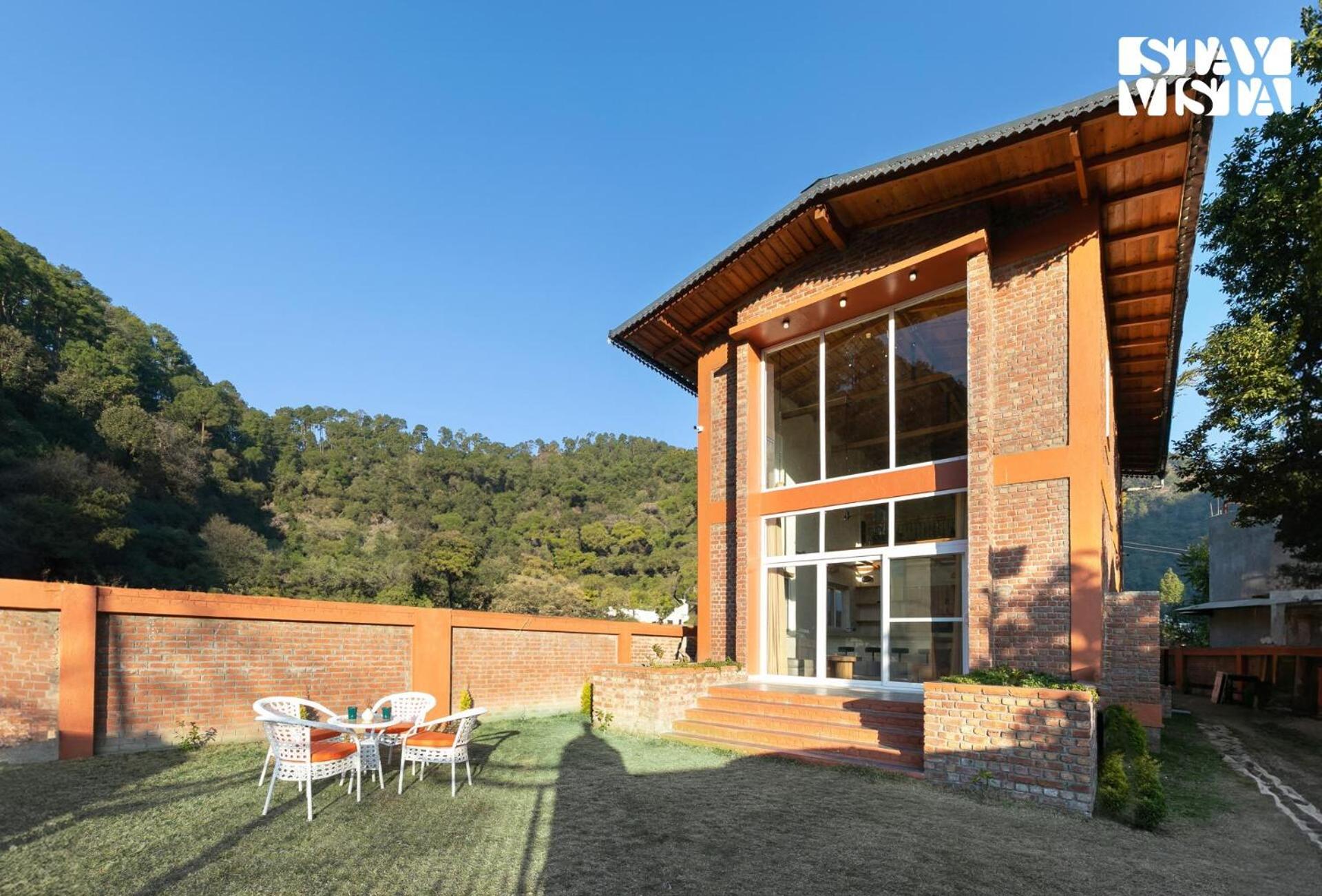 Villa photo 2