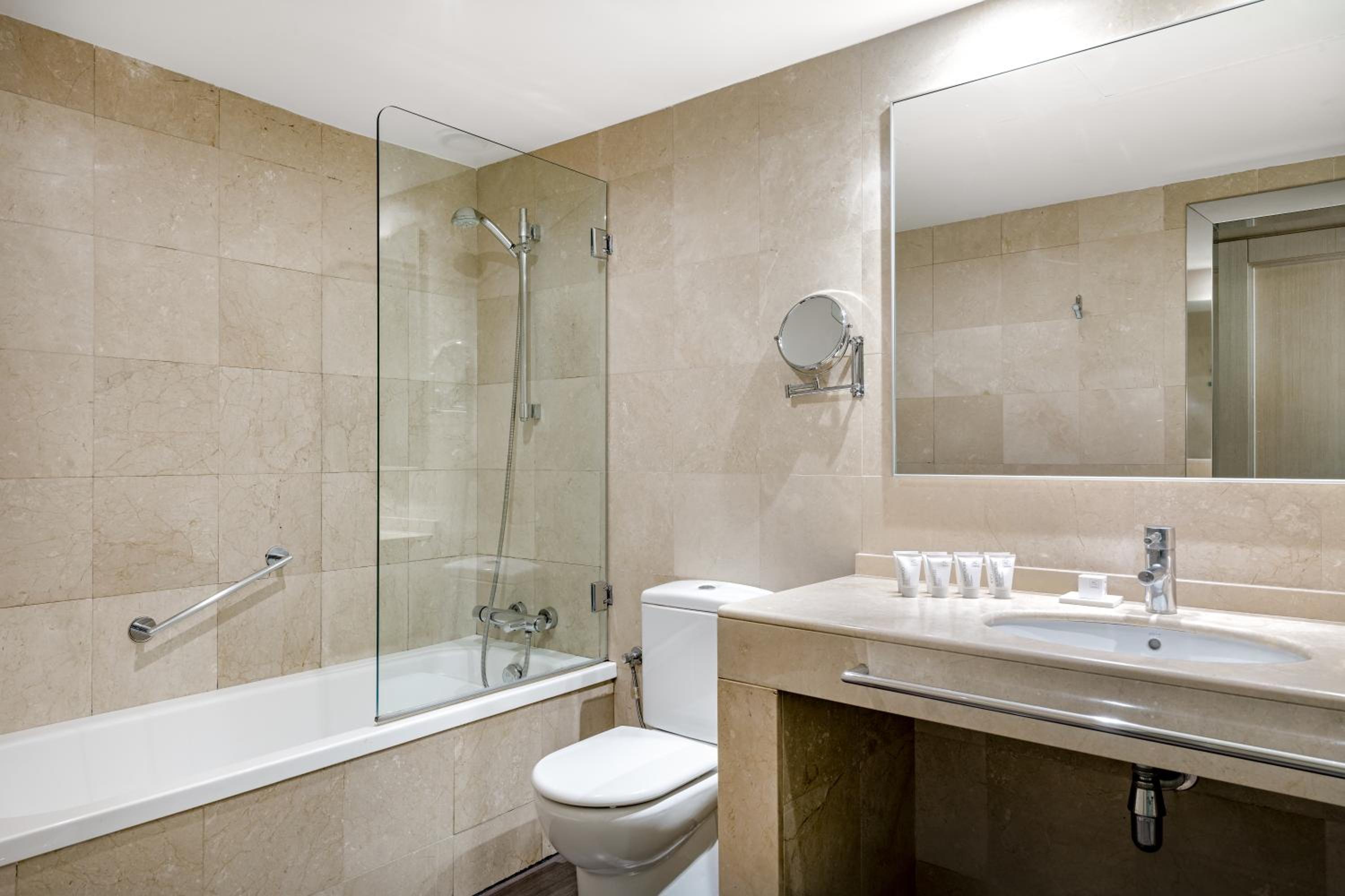 Standard King Room with Street View