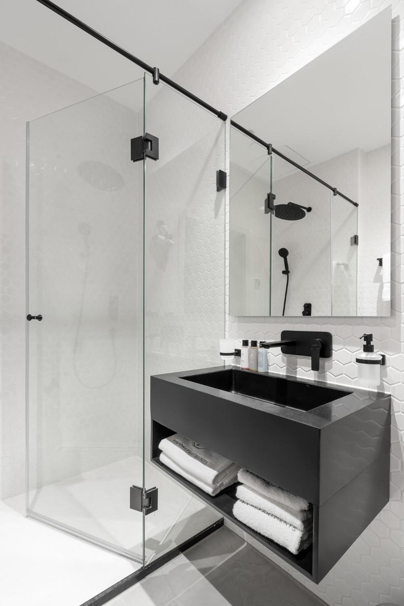 One-Bedroom Apartment - Photo 3