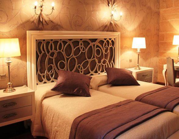 Double or Twin Room - Photo 8