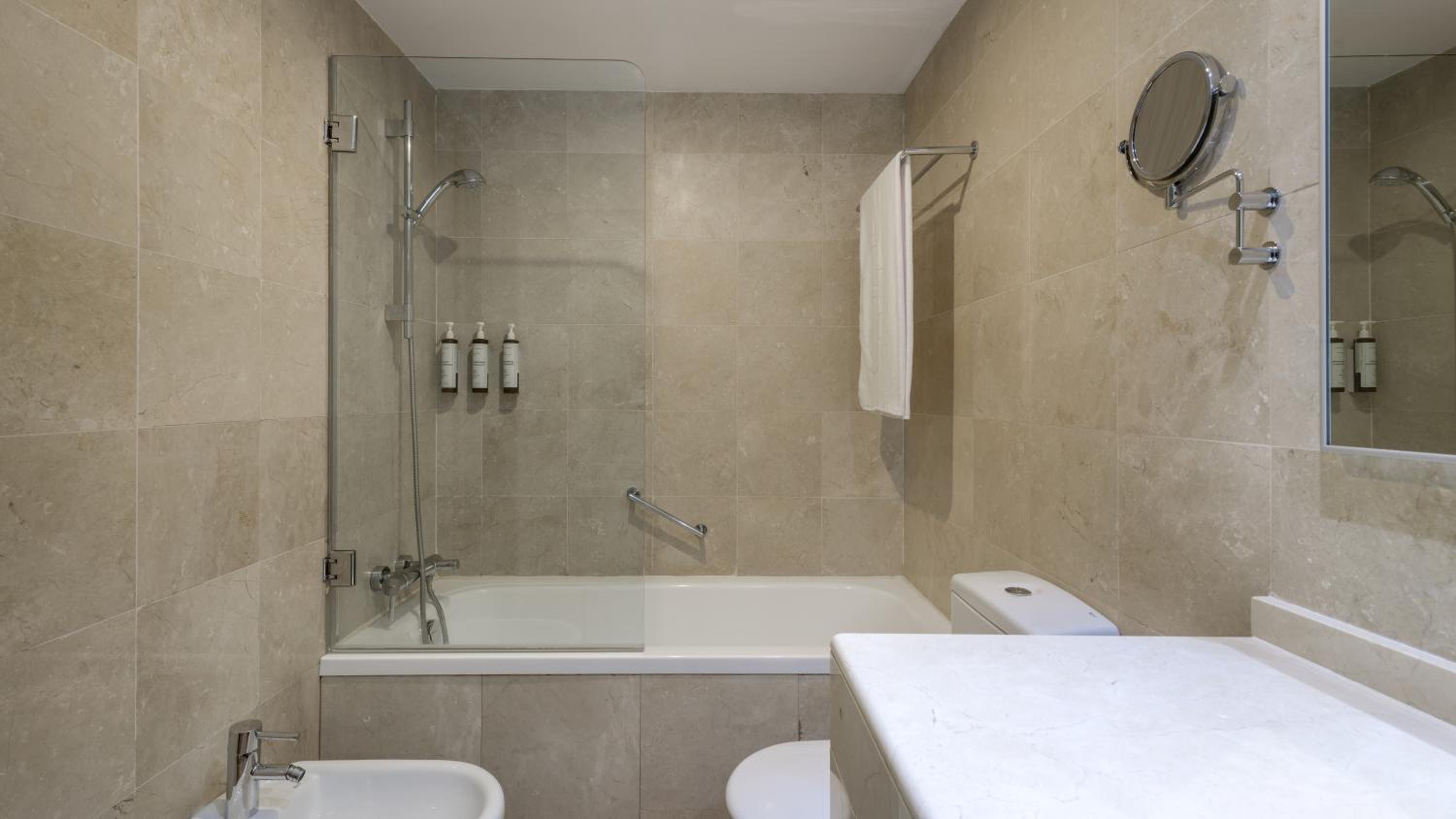 Standard King Room with Street View