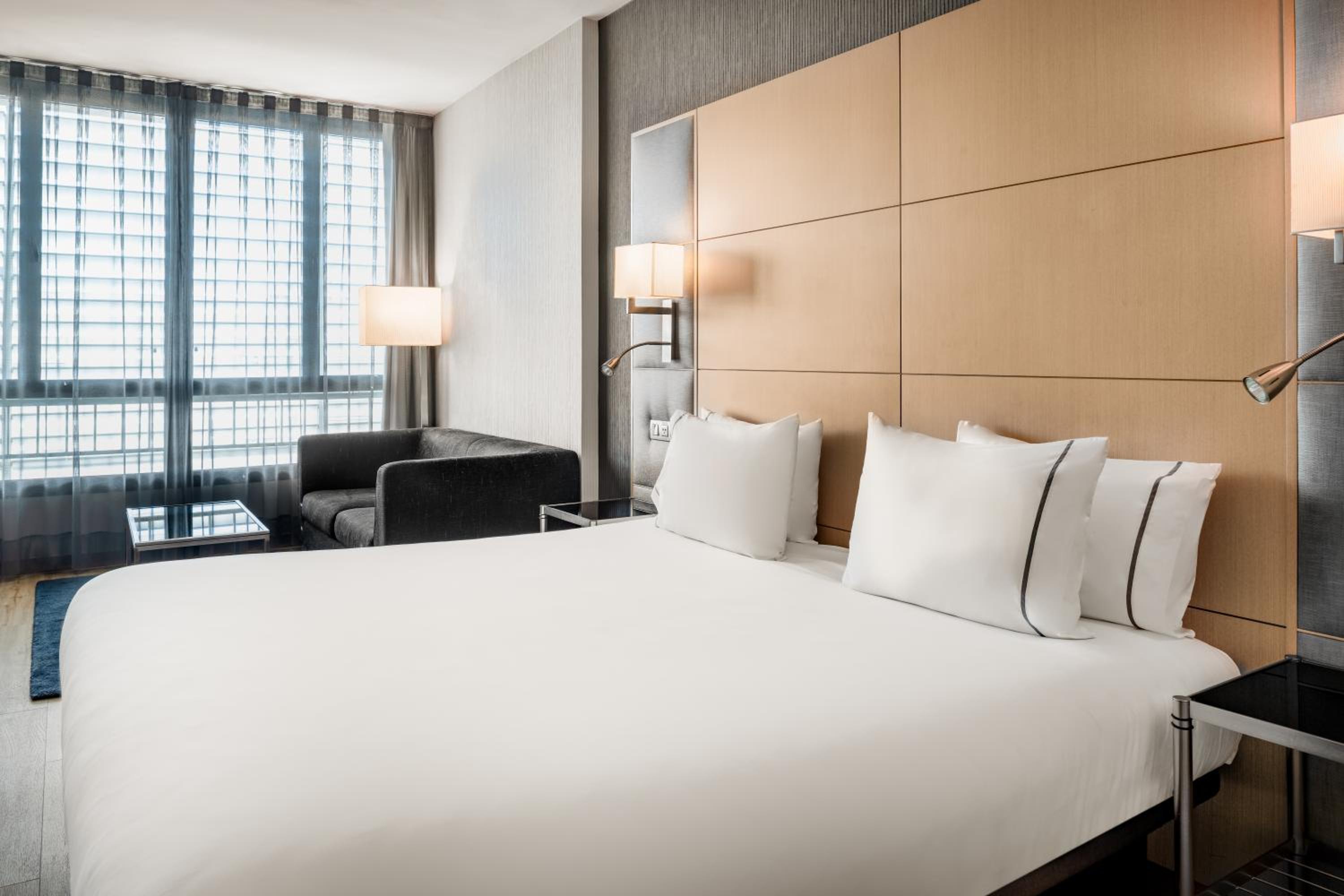 Premium Junior King Suite with Street View