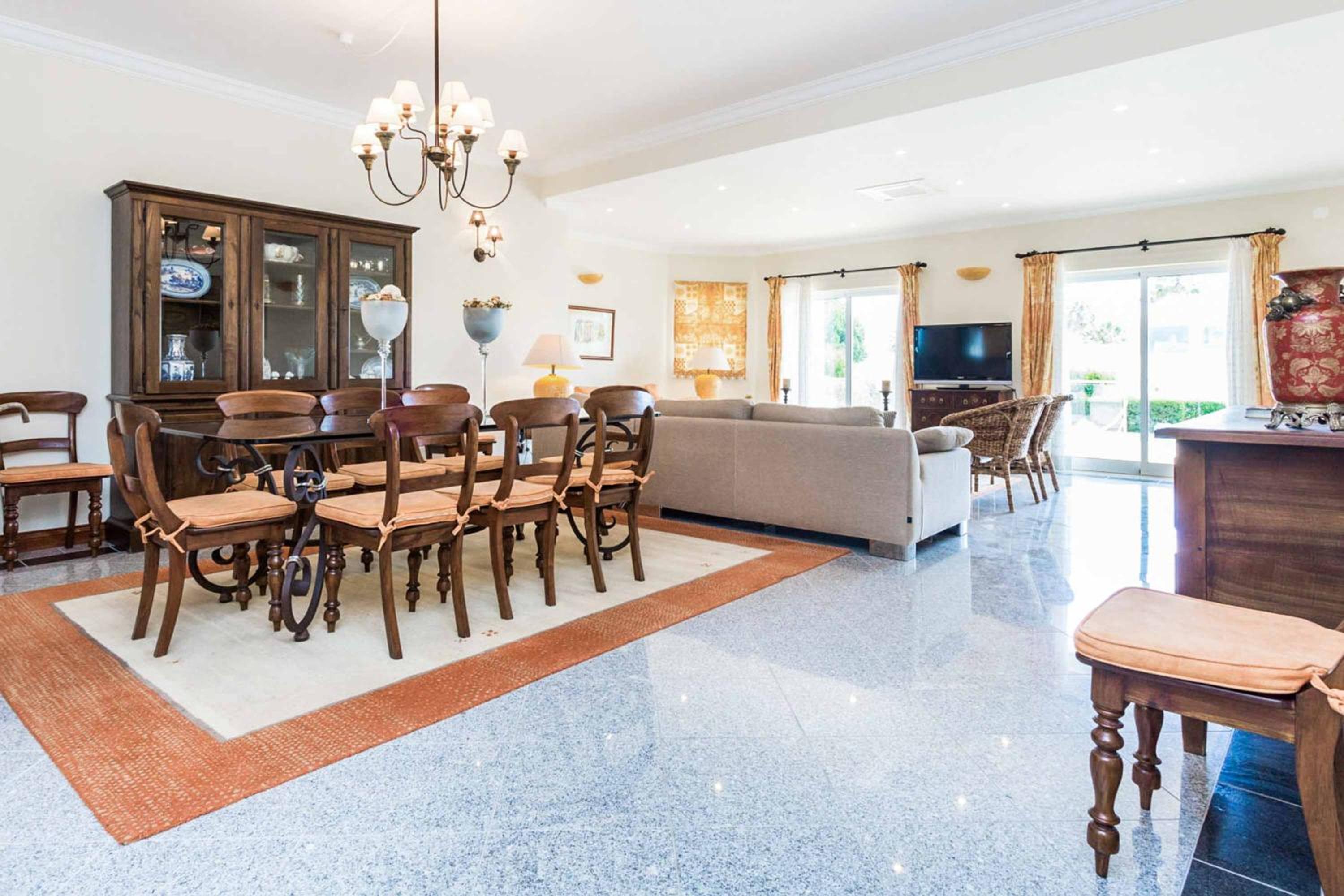 Villa photo 3