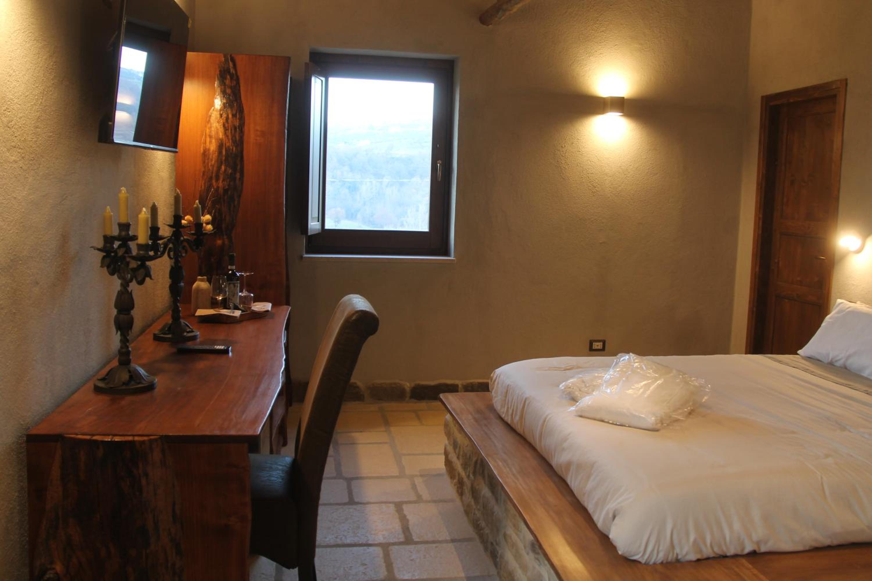 King Room with Spa Bath - Photo 2
