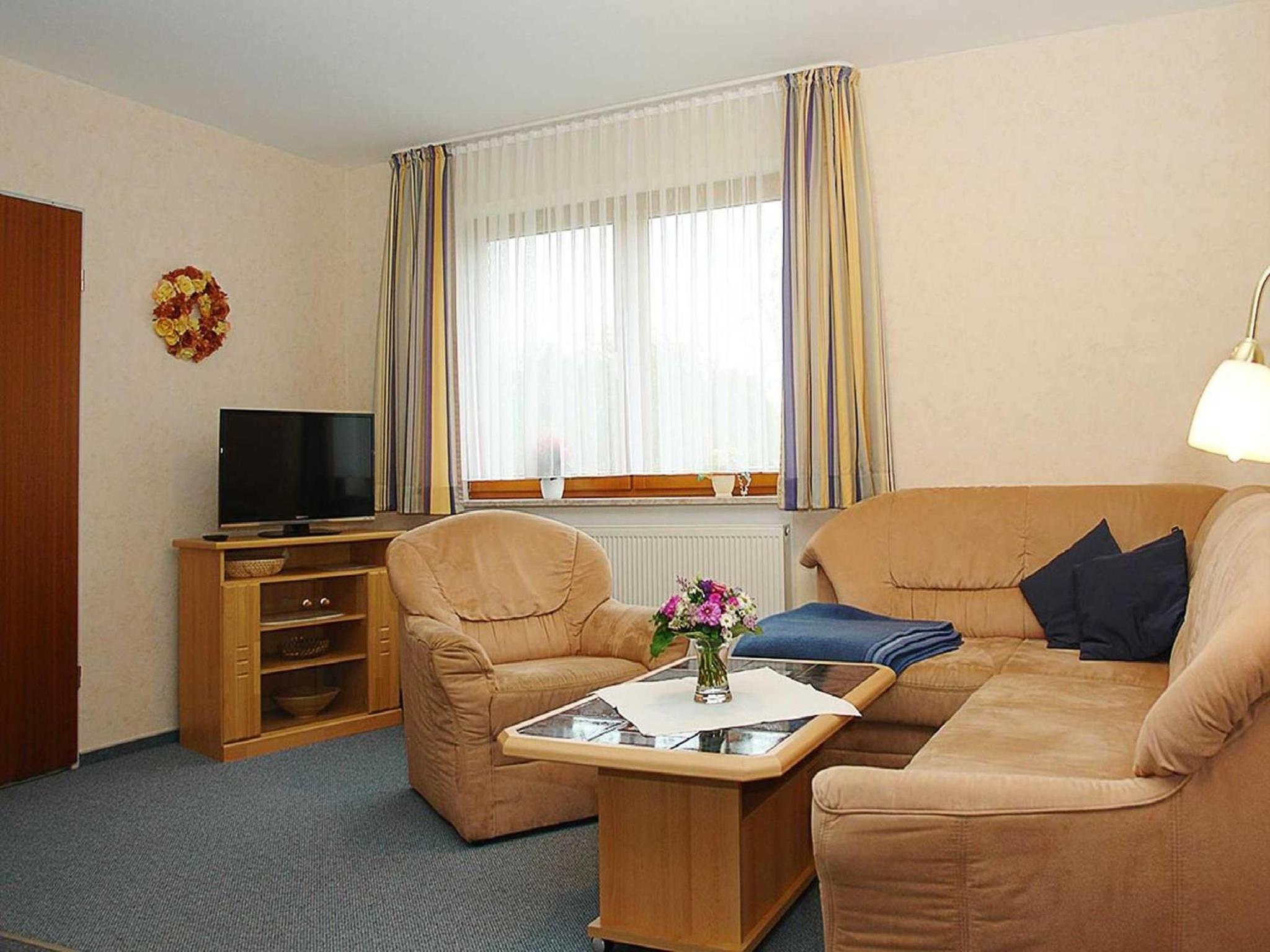 Three-Bedroom Apartment with Shower photo 1