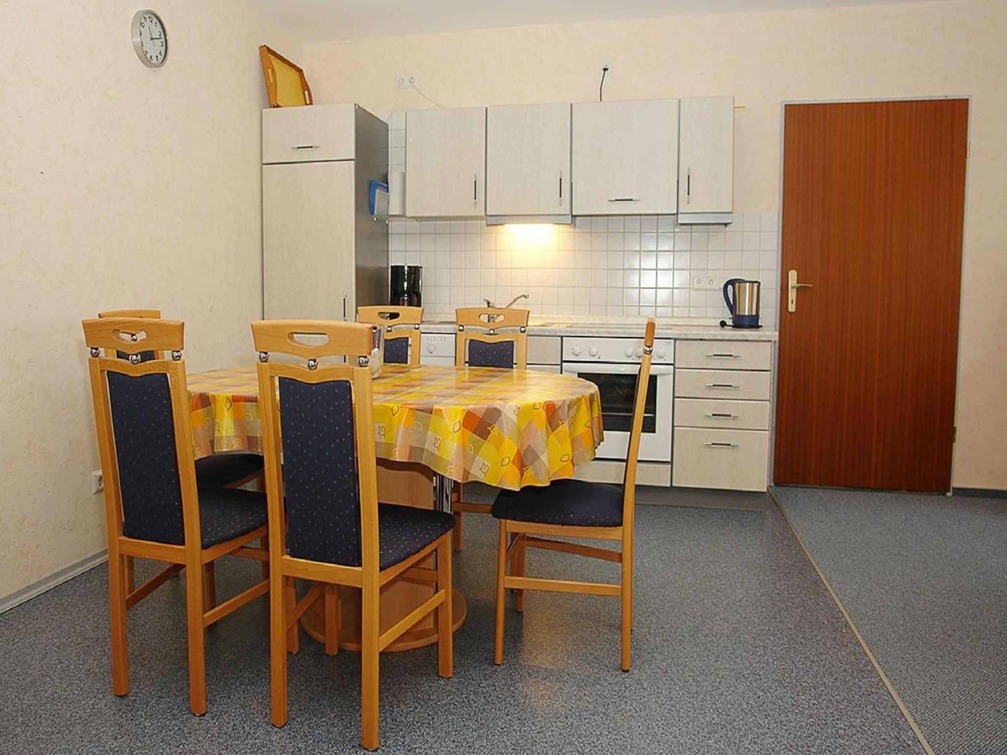 Three-Bedroom Apartment with Shower photo 3
