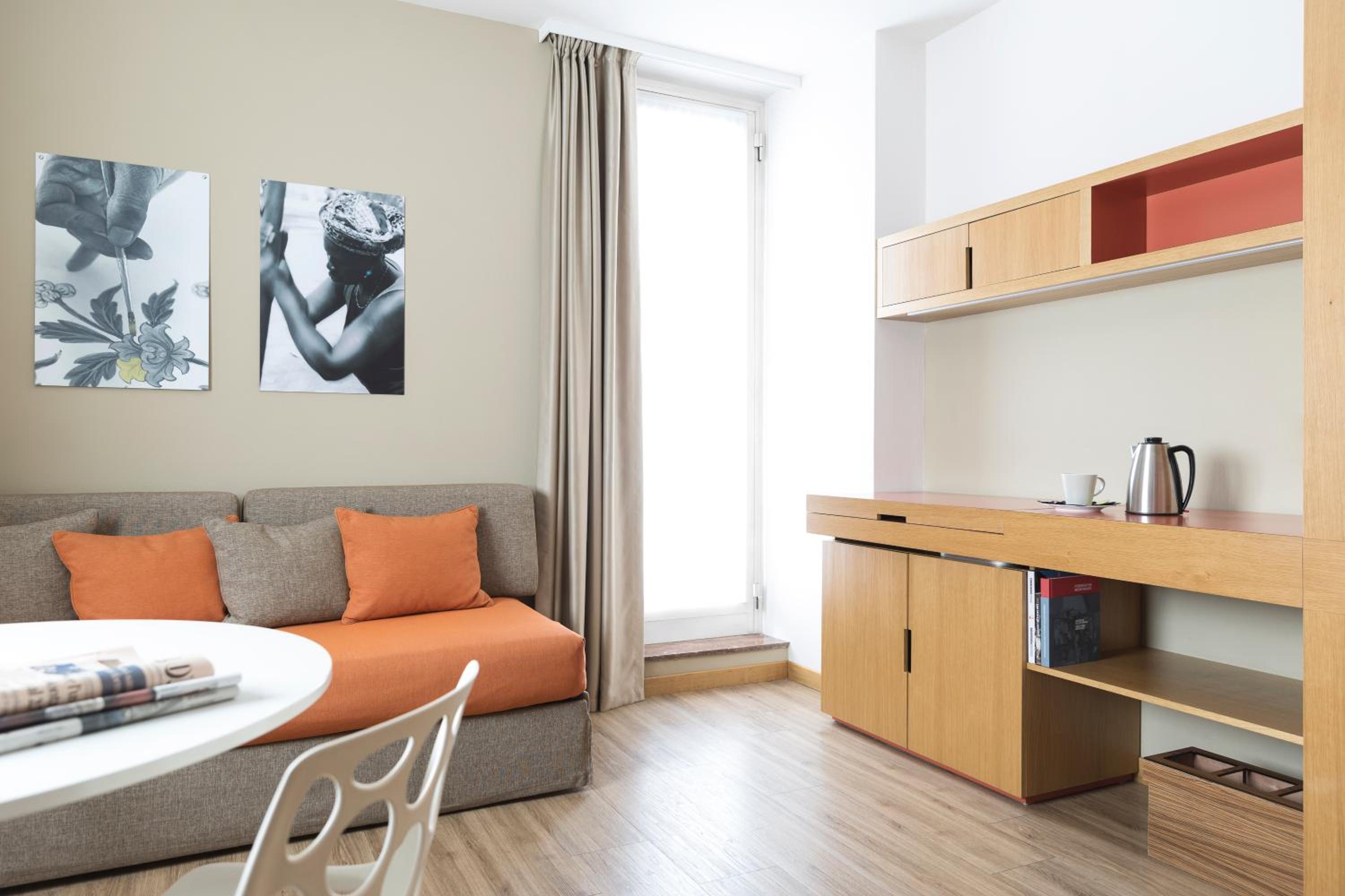 Executive King Room with Sofa Bed - Non-Smoking - Photo 6