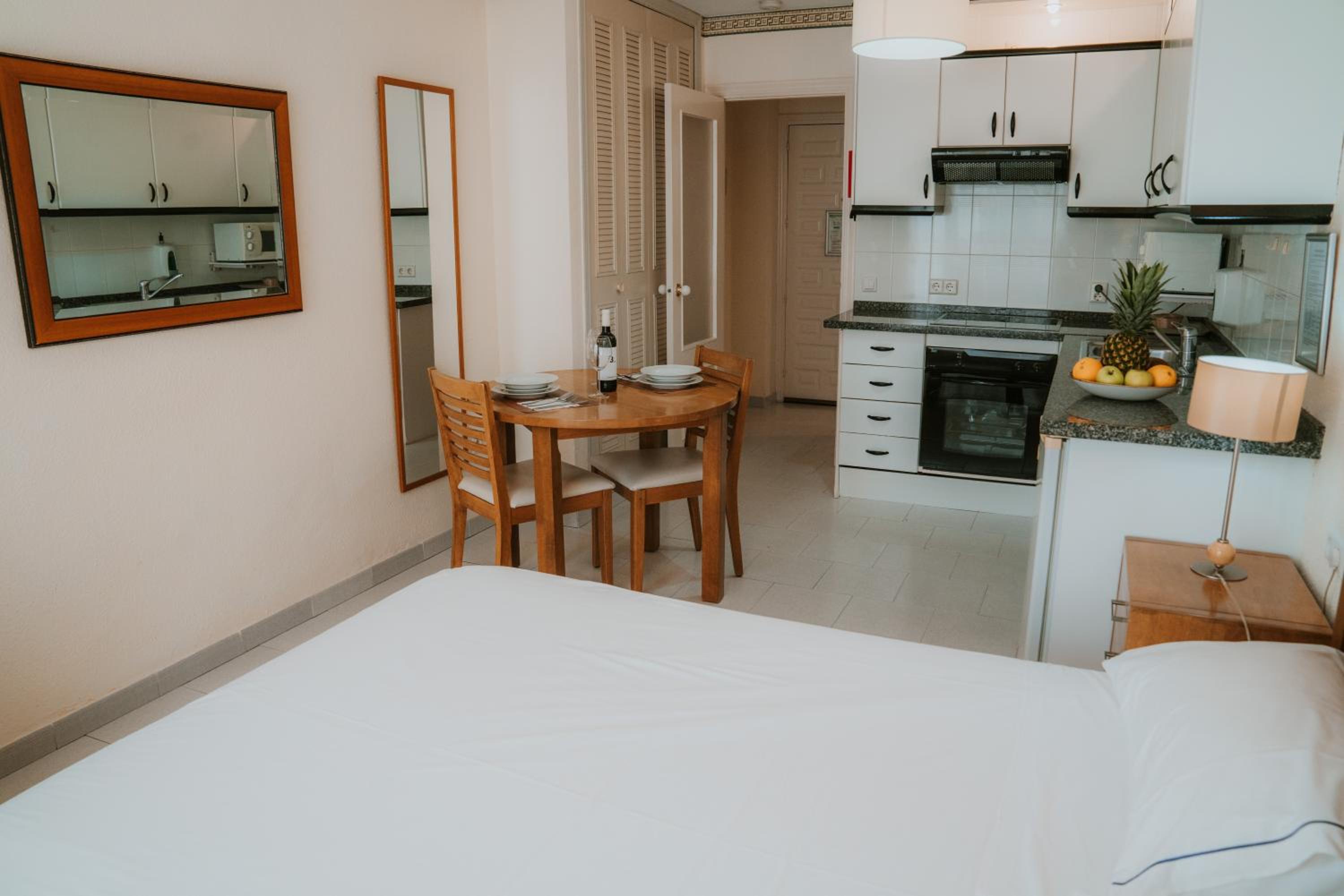 Studio Apartment photo 3