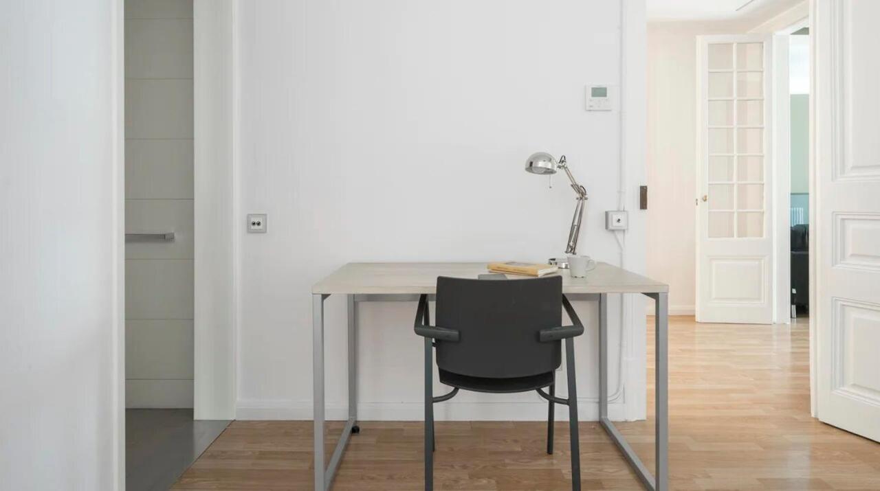Three-Bedroom Apartment with Balcony photo 2