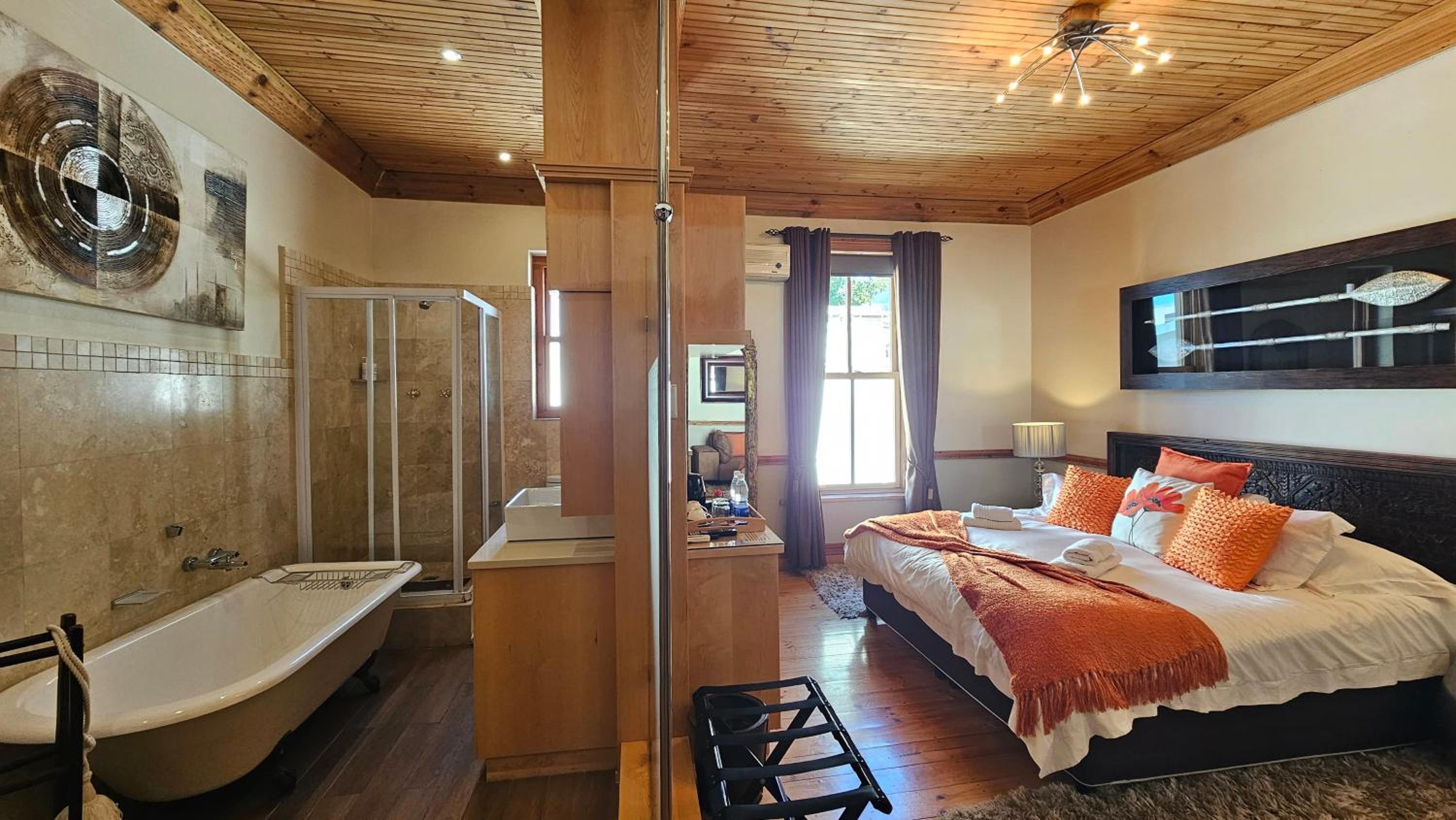 Deluxe King Room (Not Pet Friendly) - Photo 5