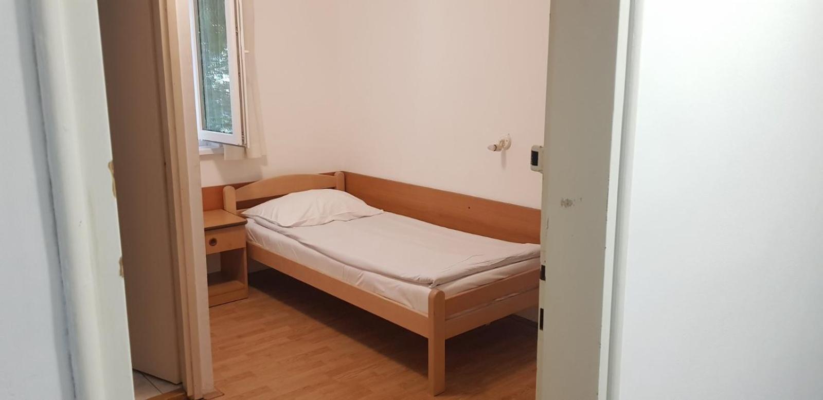 Single Room with Shared Bathroom photo 3