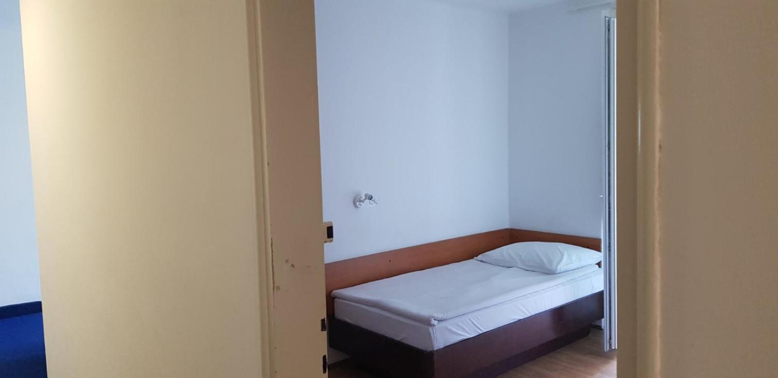 Single Room with Shared Bathroom photo 1