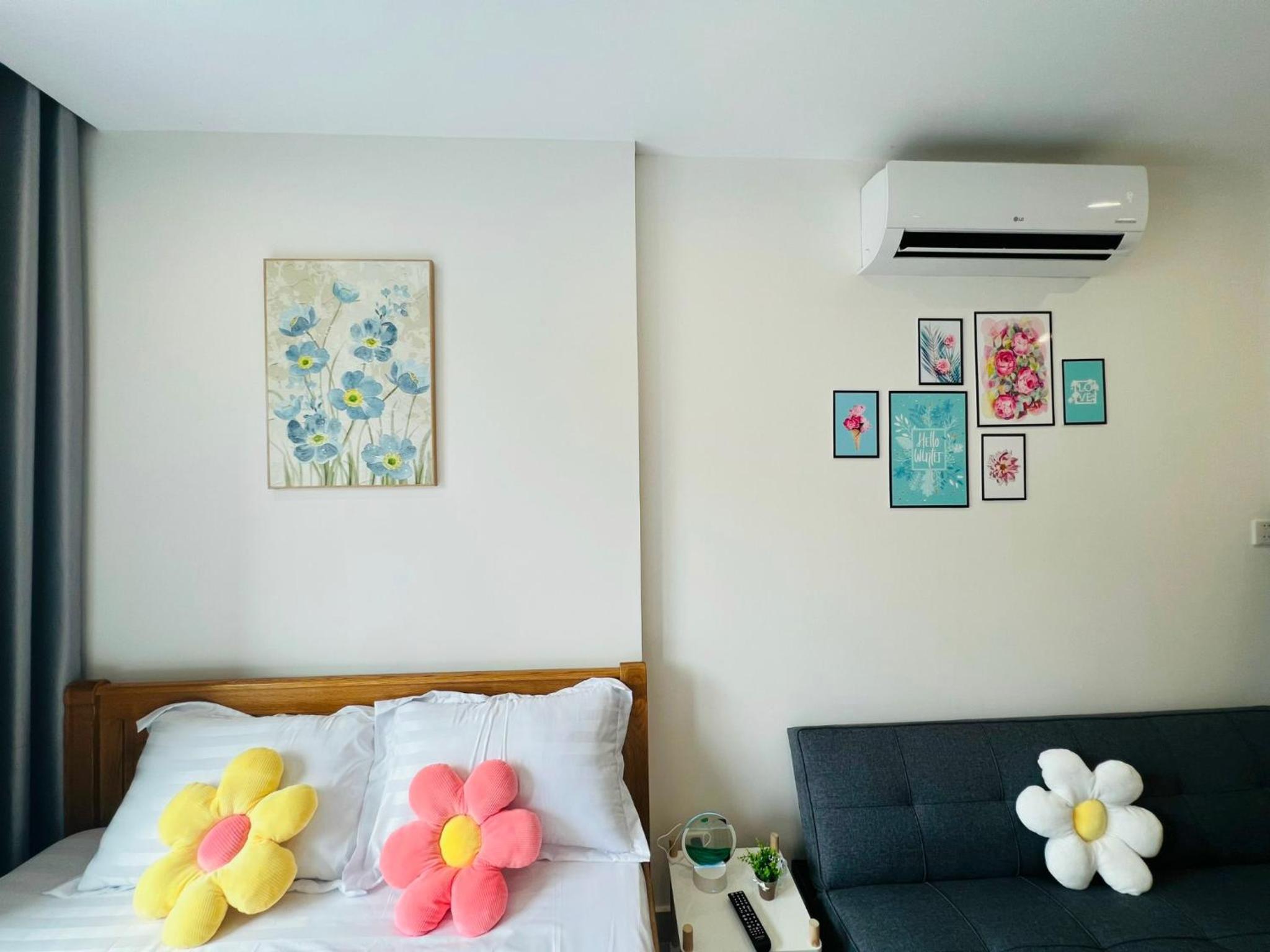 One-Bedroom Apartment photo 1