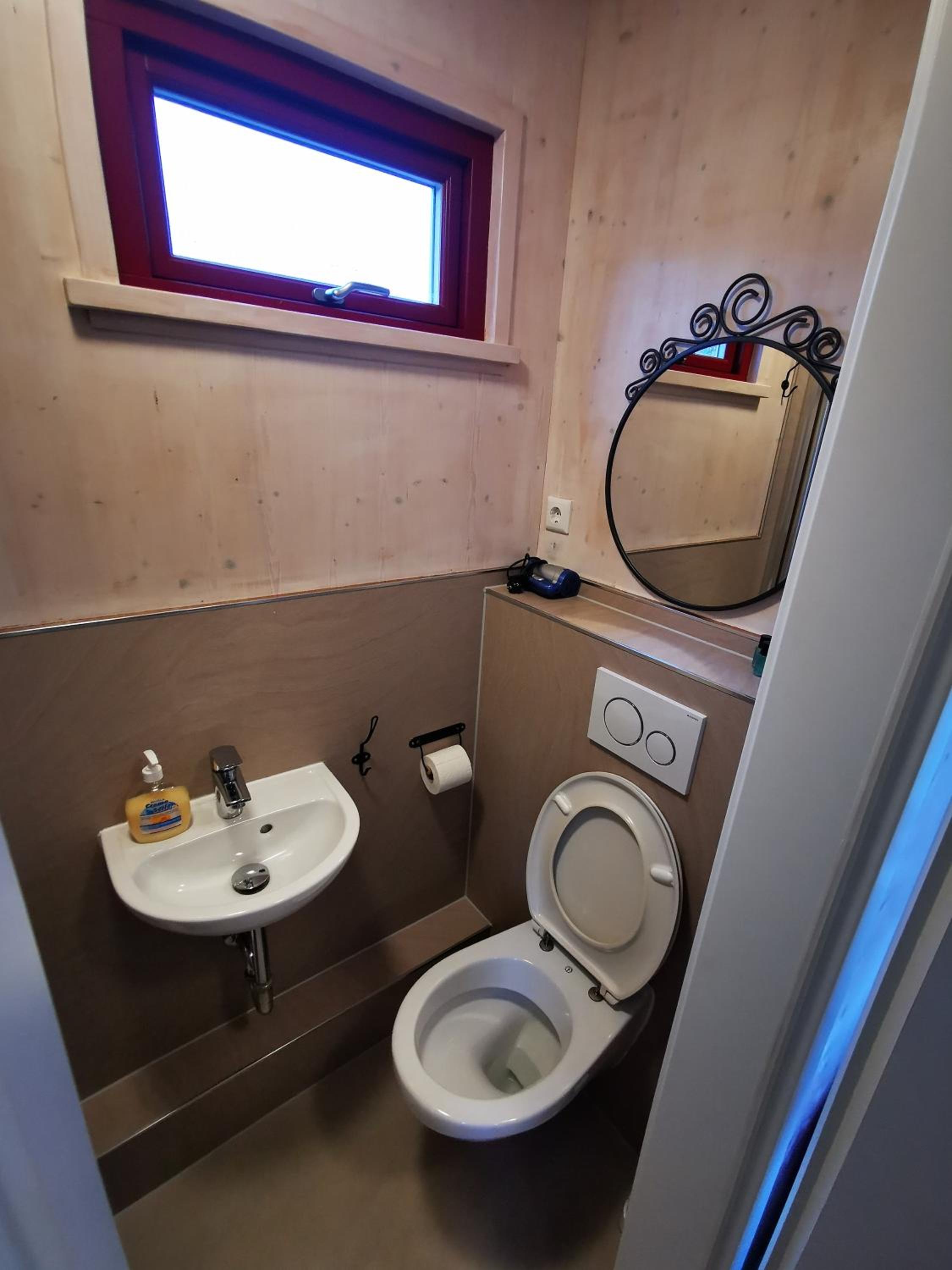 Mobile Home photo 2
