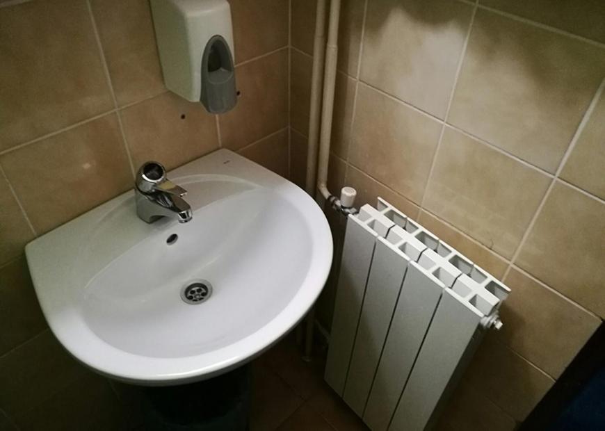 Single Room with Shared Bathroom photo 2
