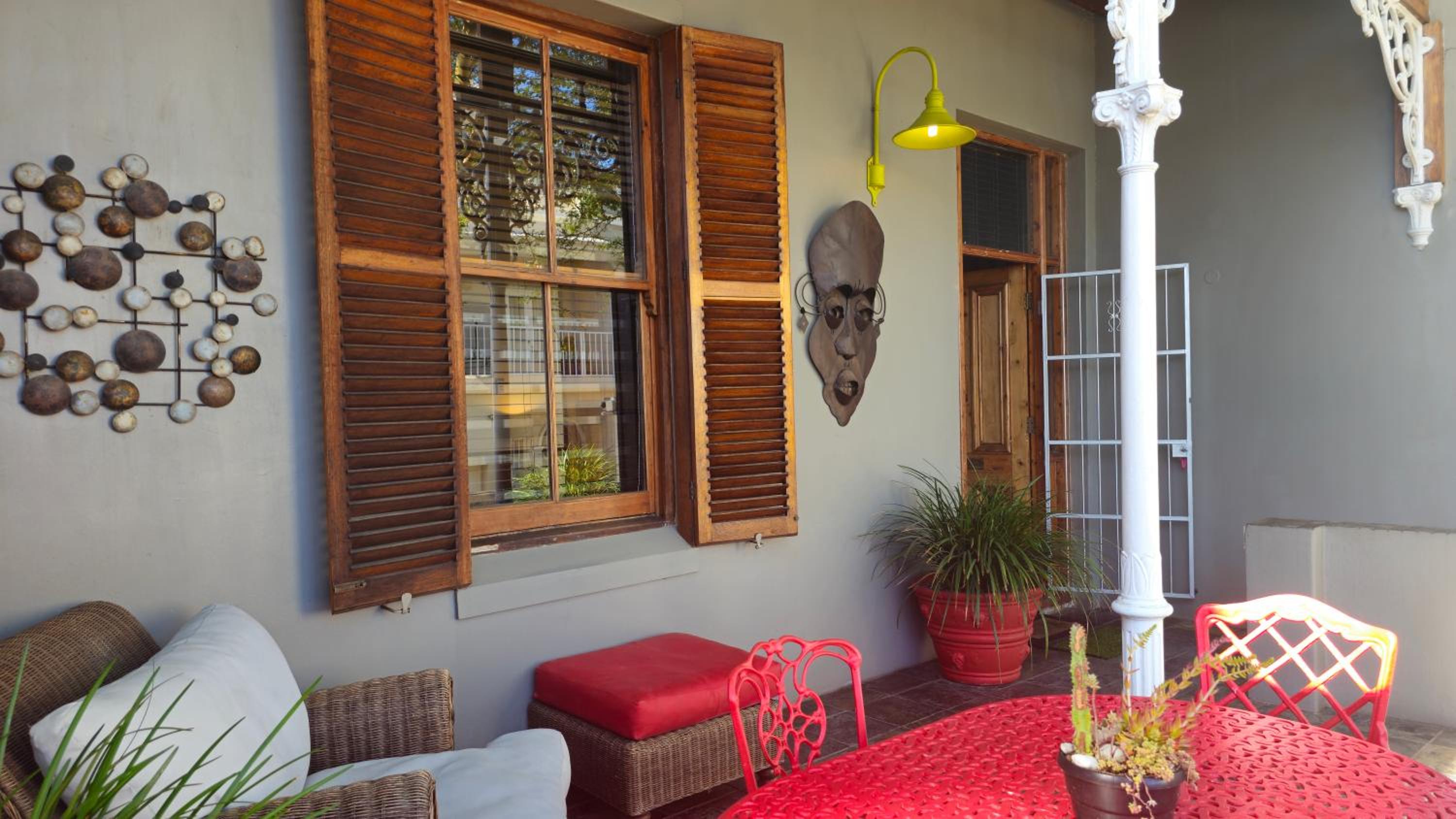 King Room with Balcony (Pet Friendly)  - Photo 2