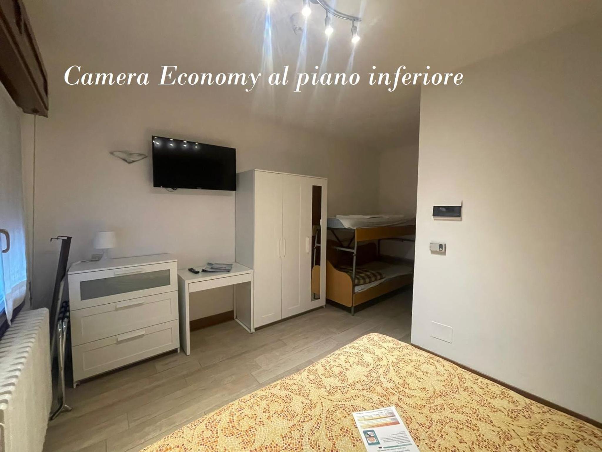 Economy Triple Room - Photo 1