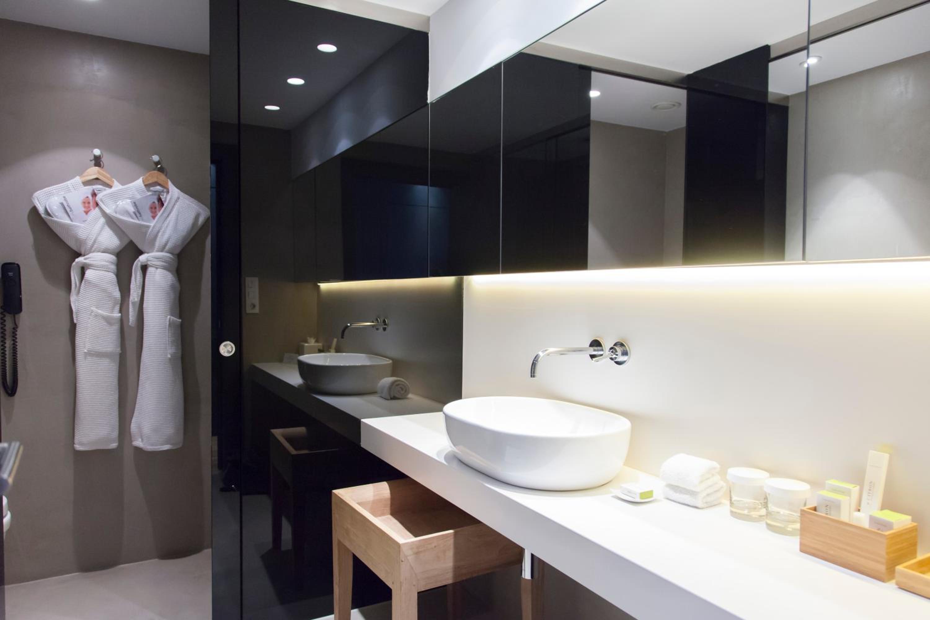 Junior King Suite with Terrace thumbnail 5