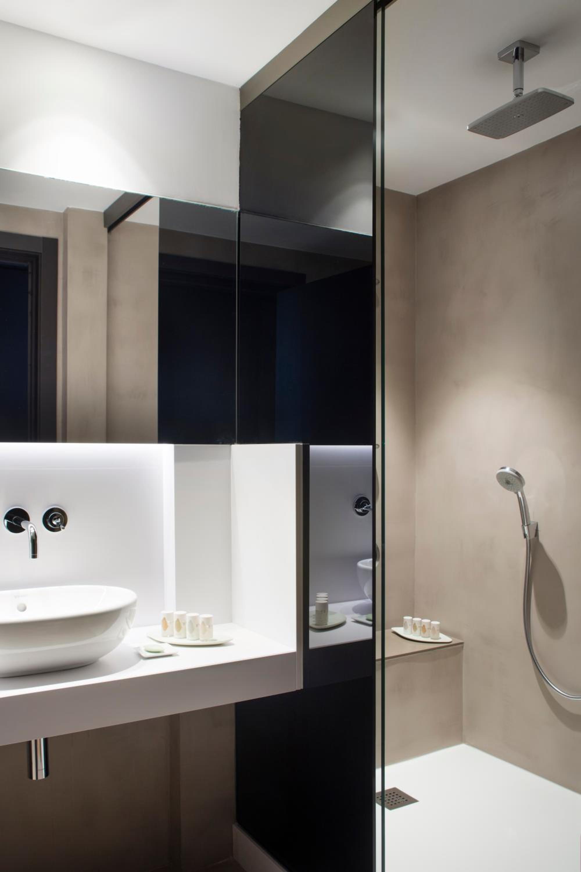Modernist Premium King Room