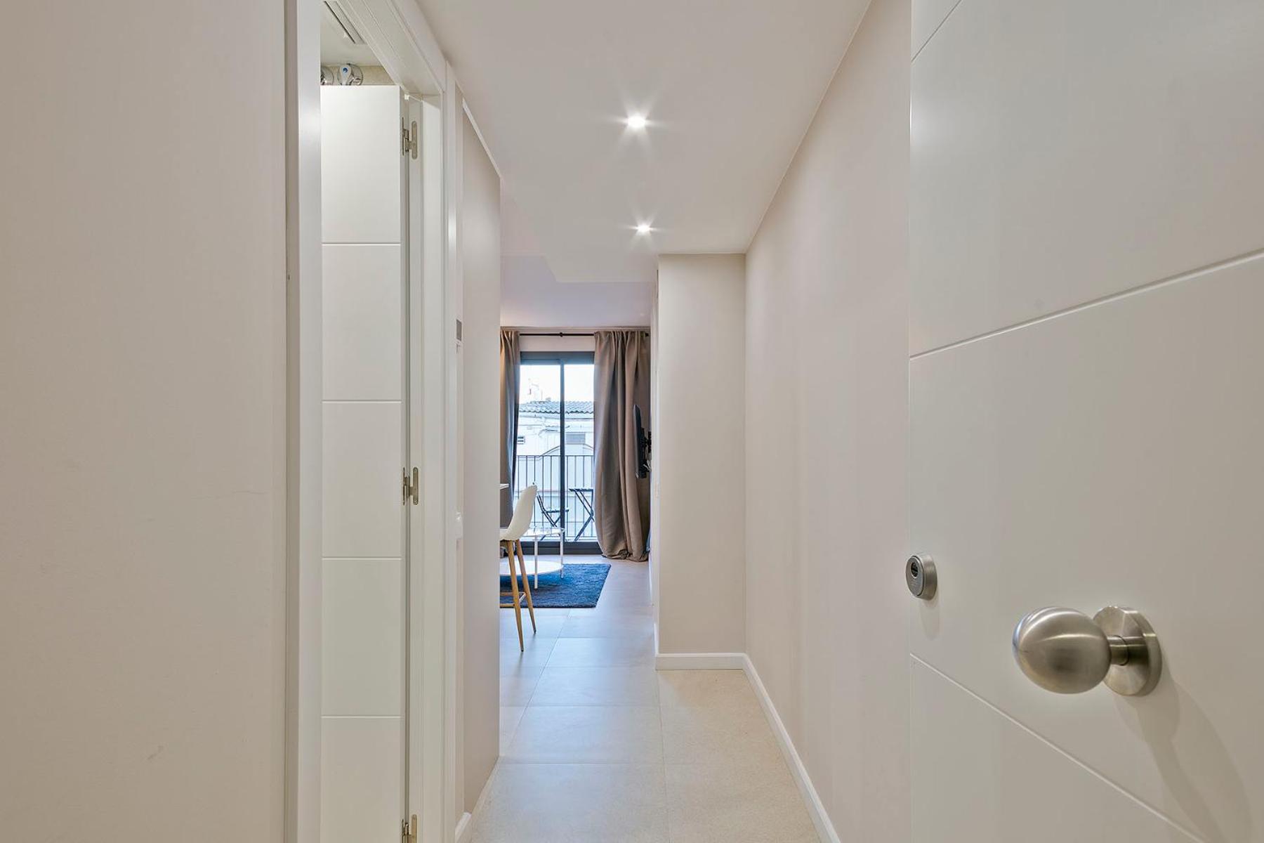 One-Bedroom Apartment photo 1