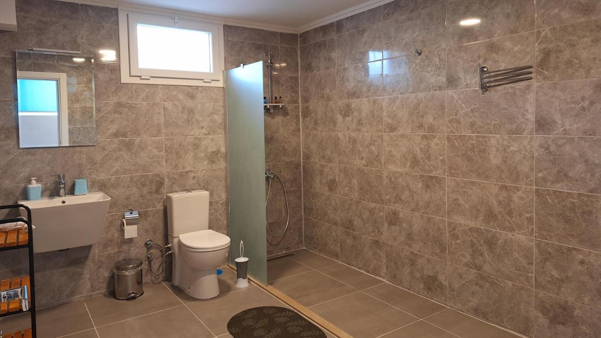 Double Room - Photo 6