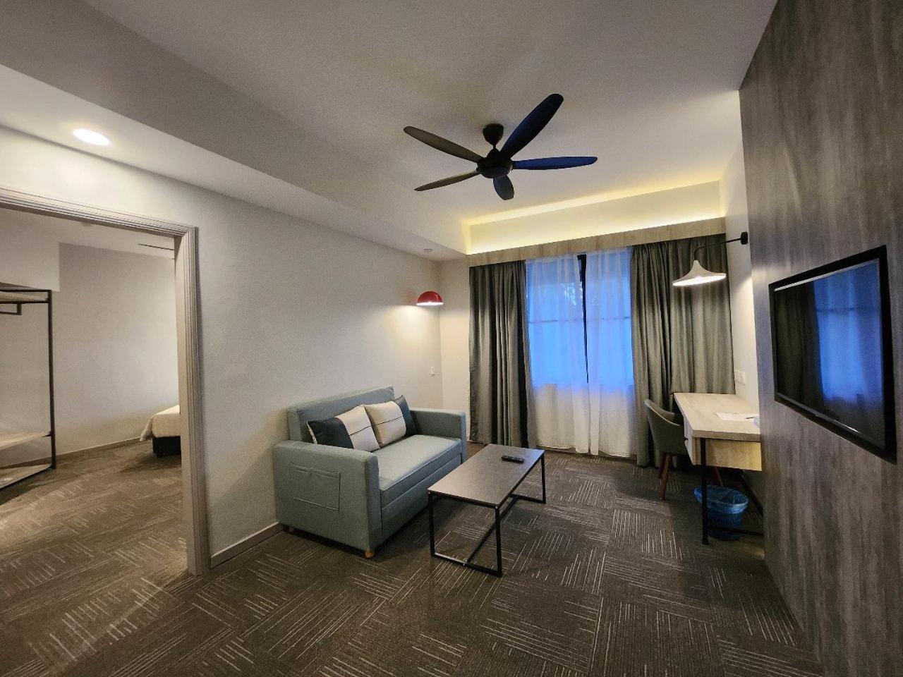 Standard Suite - Photo 2