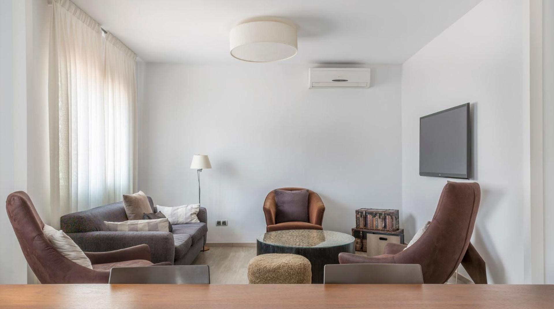 Ático de tres habitaciones con terraza.