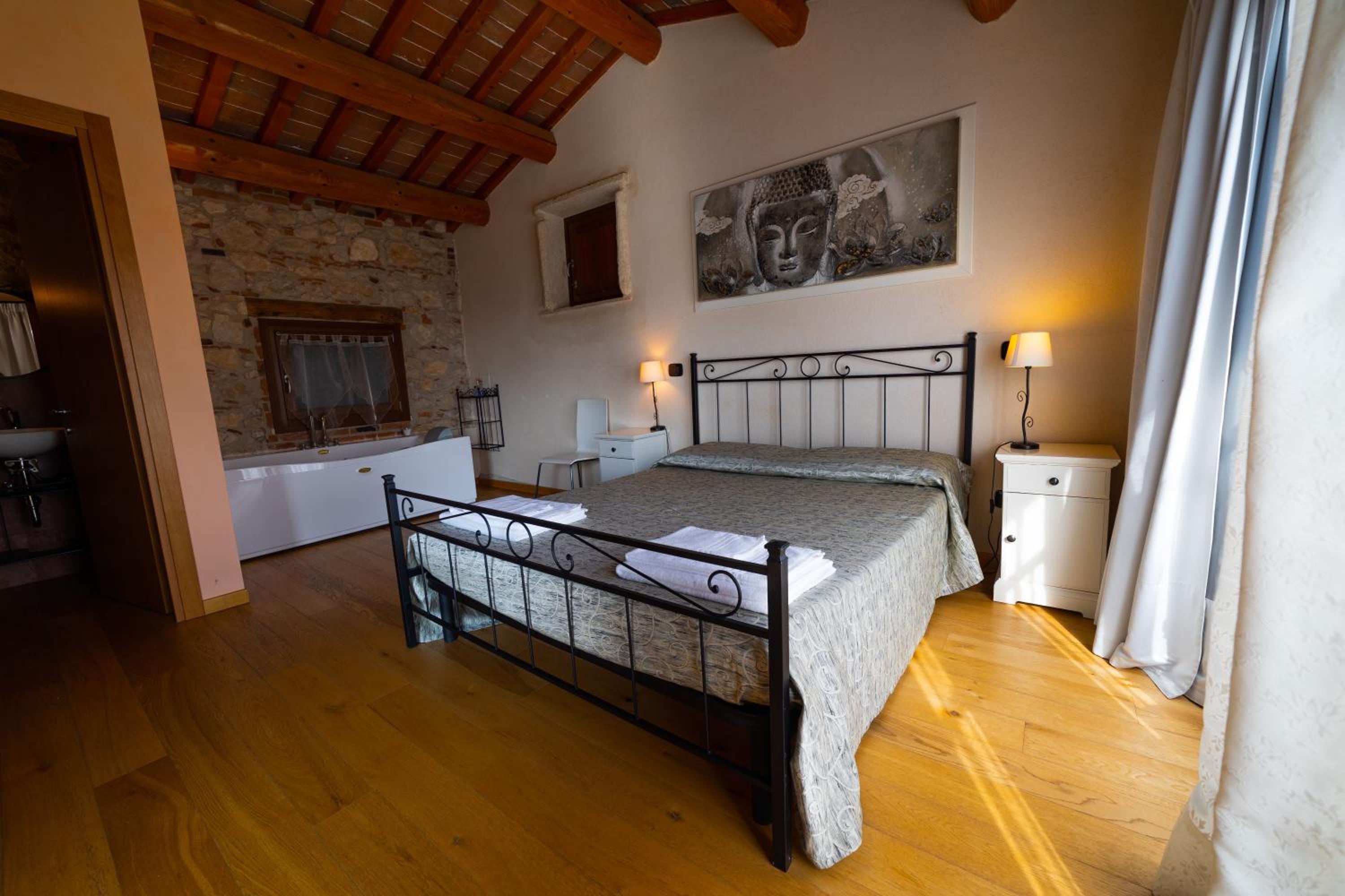 Double Room with Spa Bath photo 1