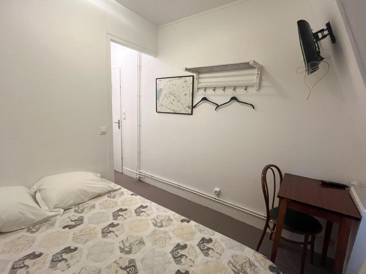 Single Room with Private Bathroom photo 1
