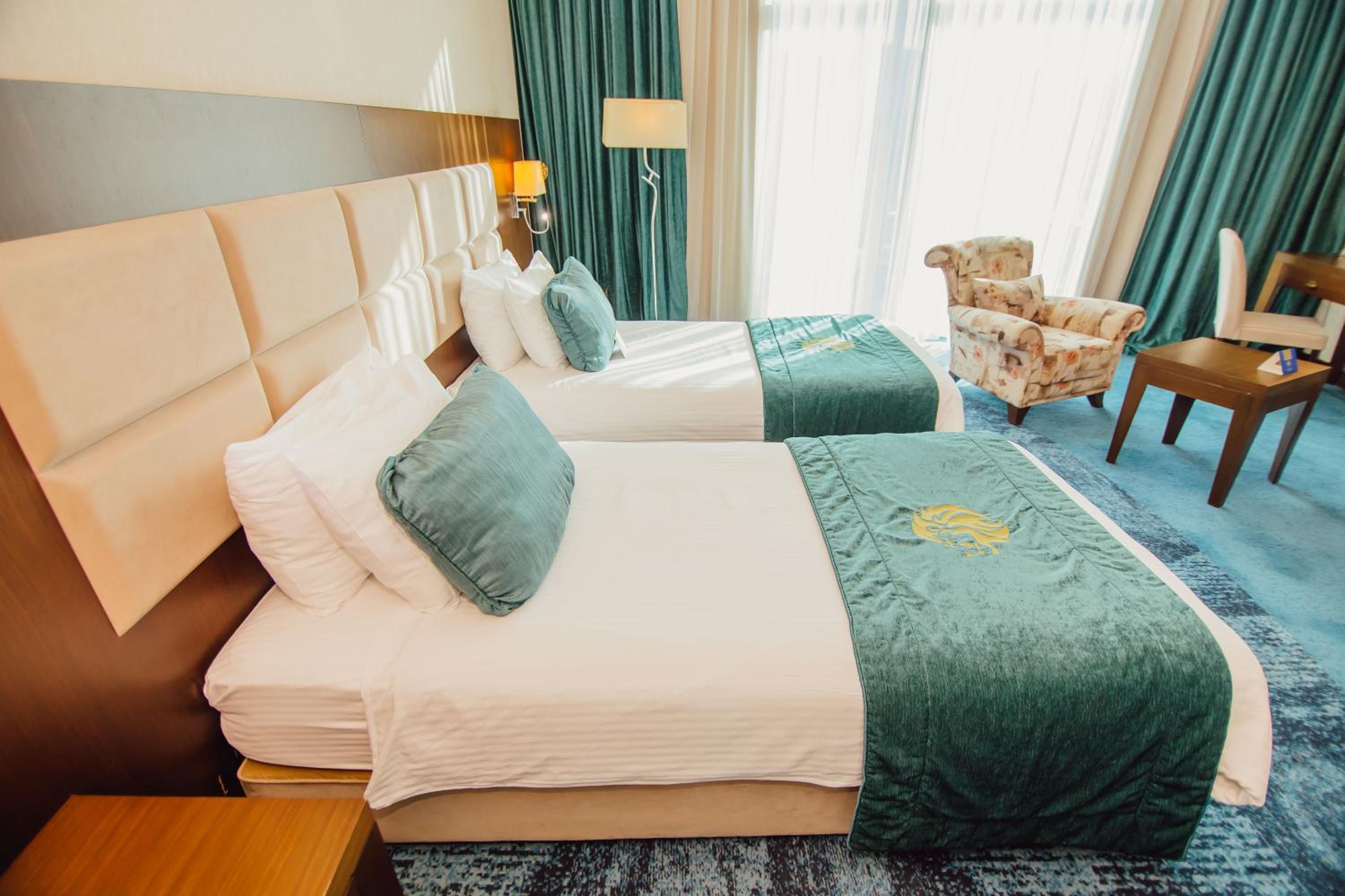 Superior Queen or Twin Room with City View photo 2