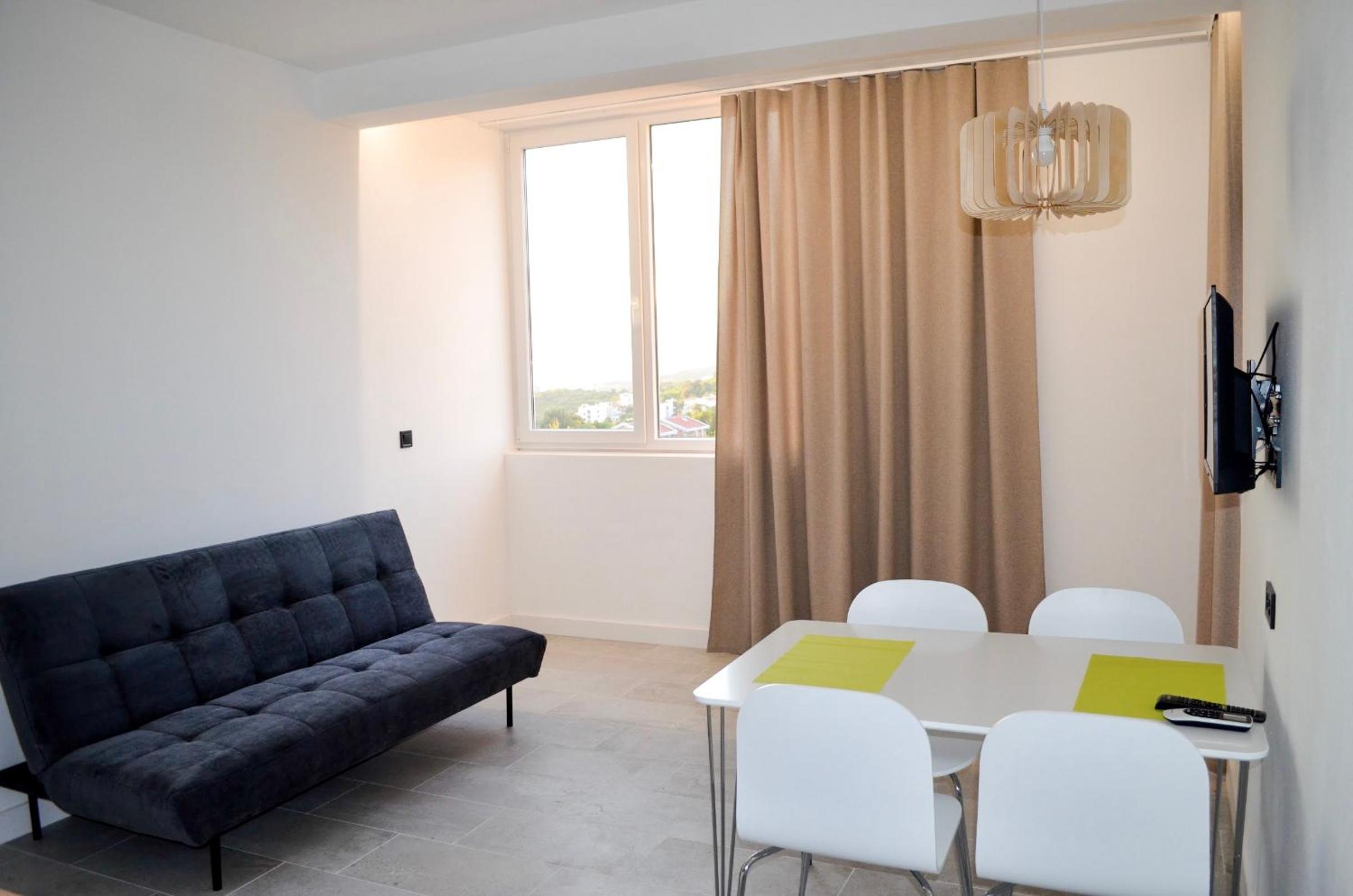 One-Bedroom Apartment photo 1