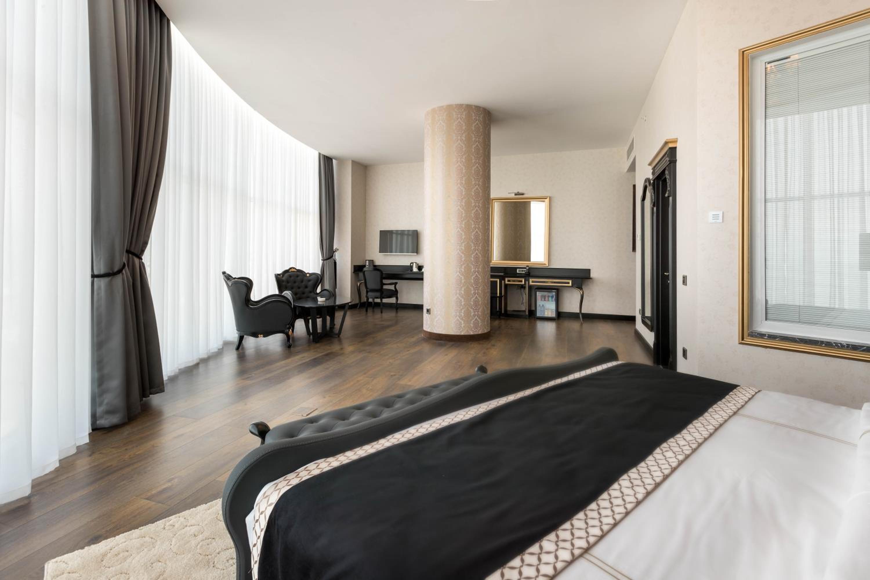 Junior Suite with Mountain View photo 3