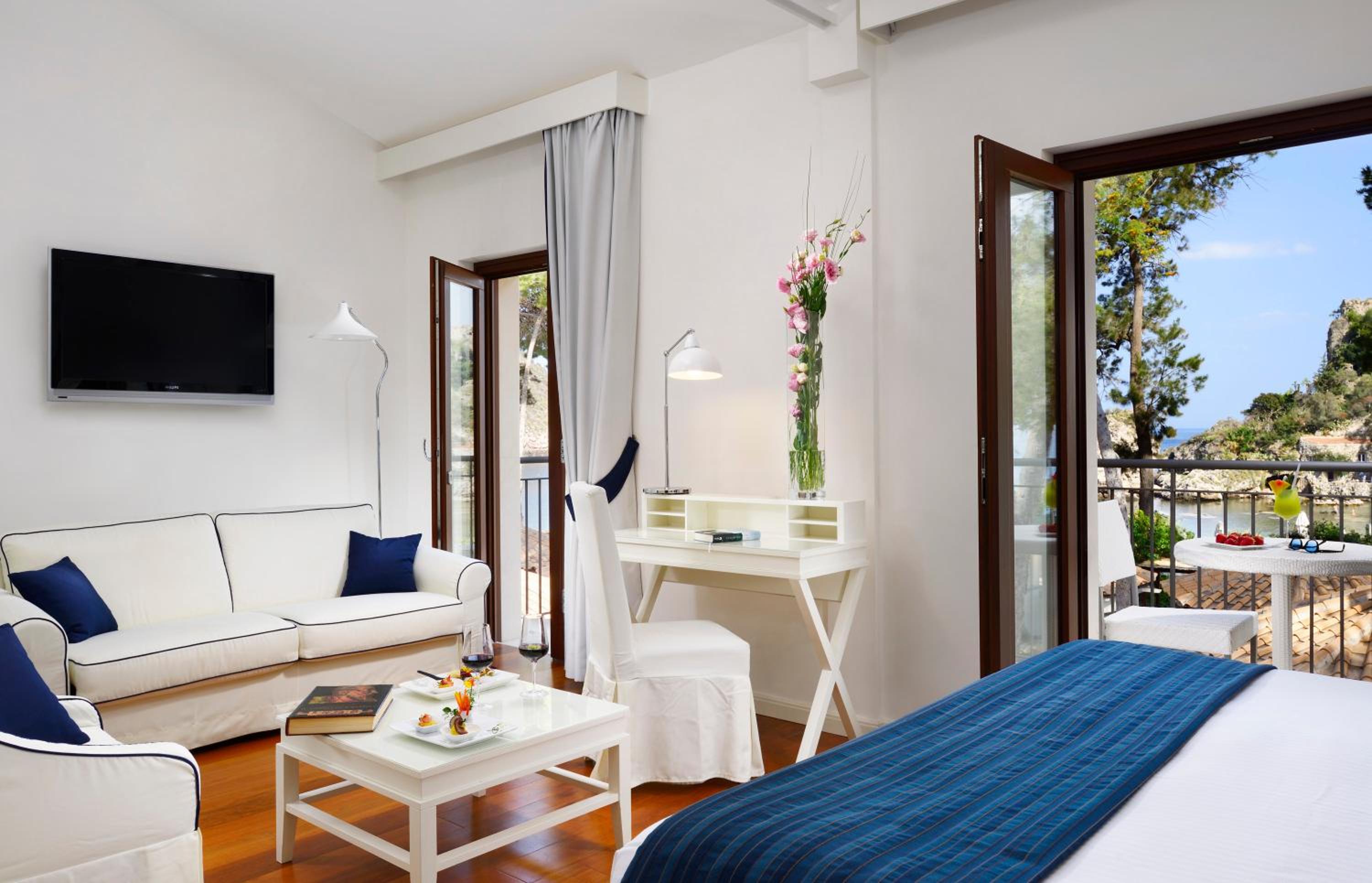 Deluxe Double Room with Sea View - Photo 4