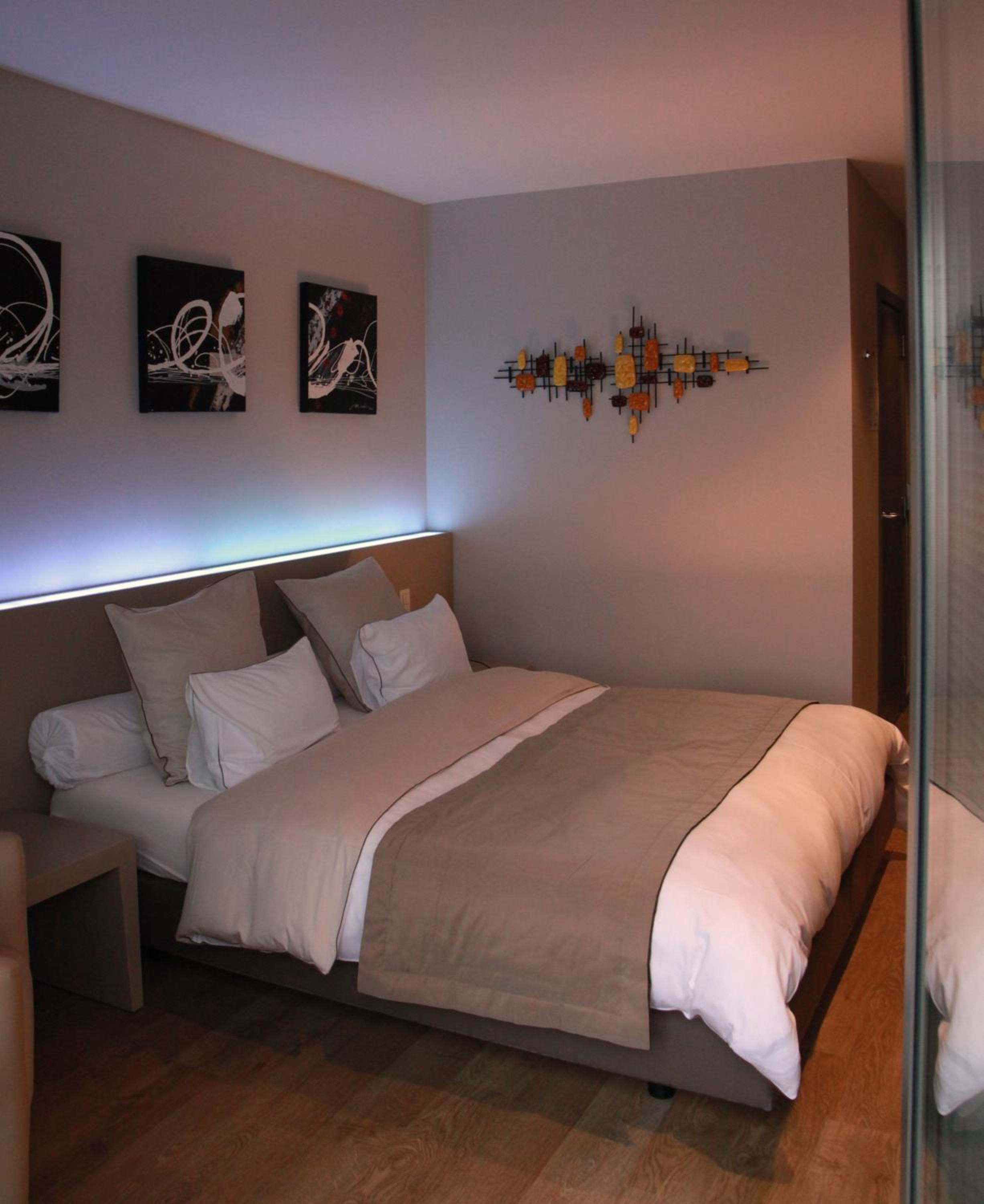 Deluxe Double Room With King-Size Bed And Terrace With Countryside View
