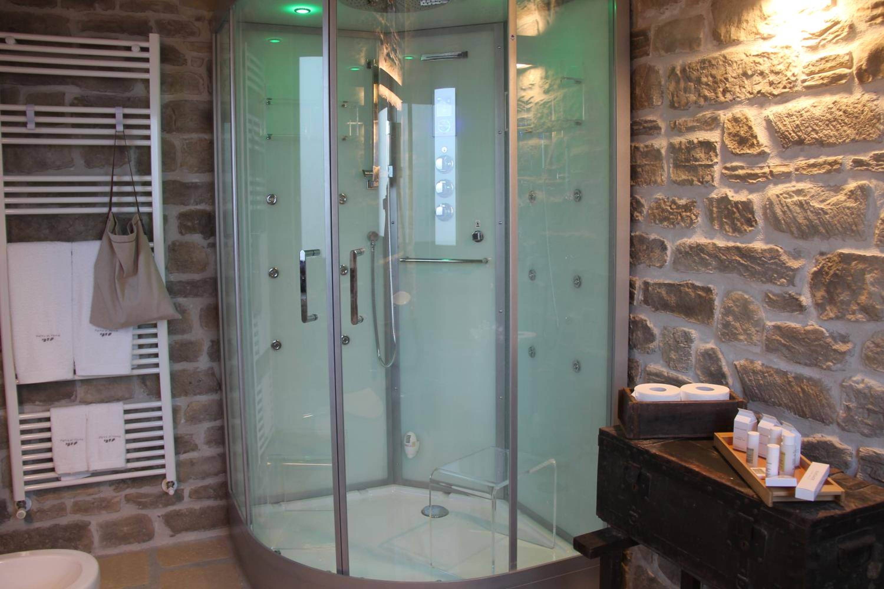 King Room with Spa Bath - Photo 4