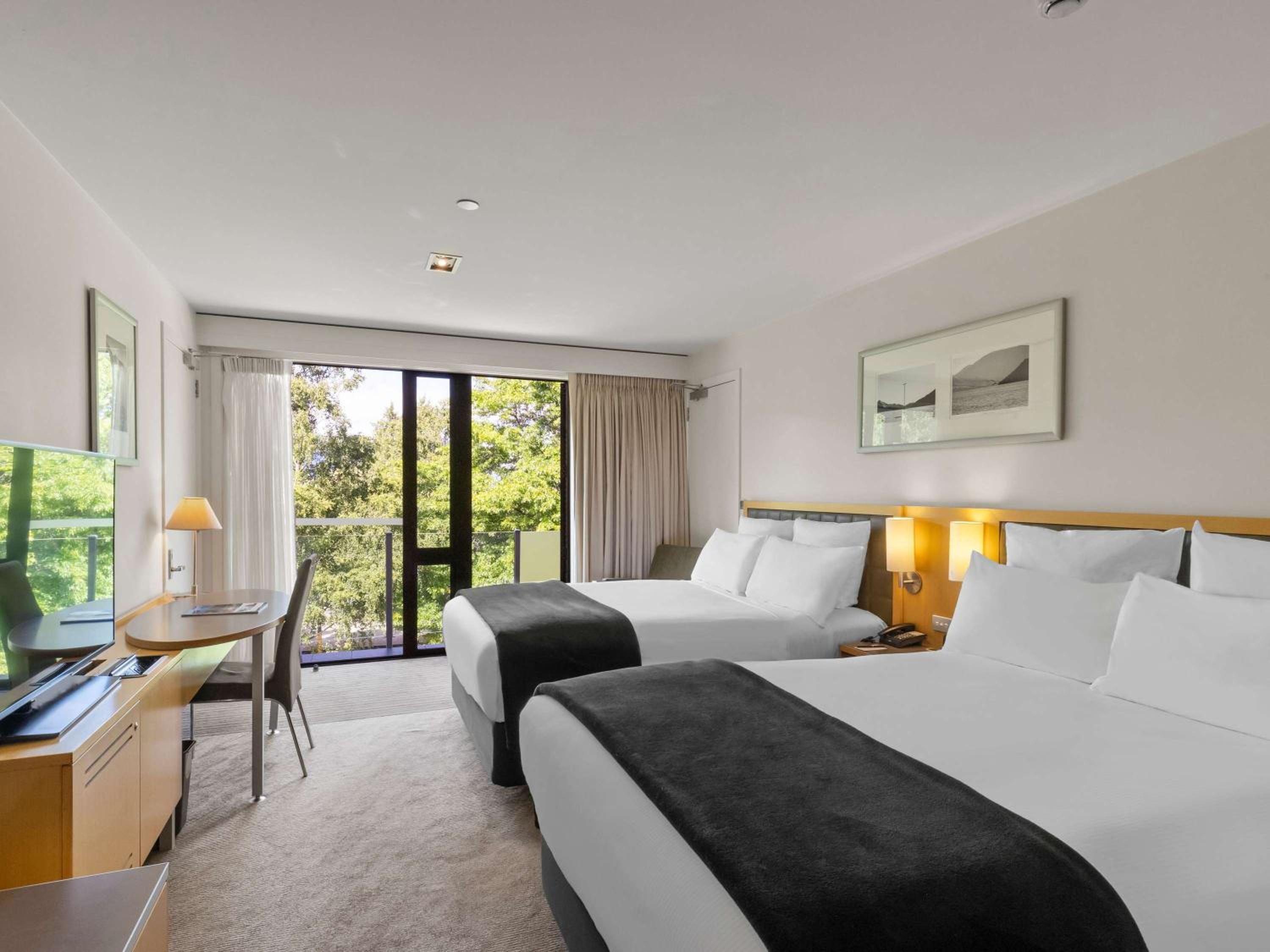 Lakeside Room with Two Double Beds - Photo 9