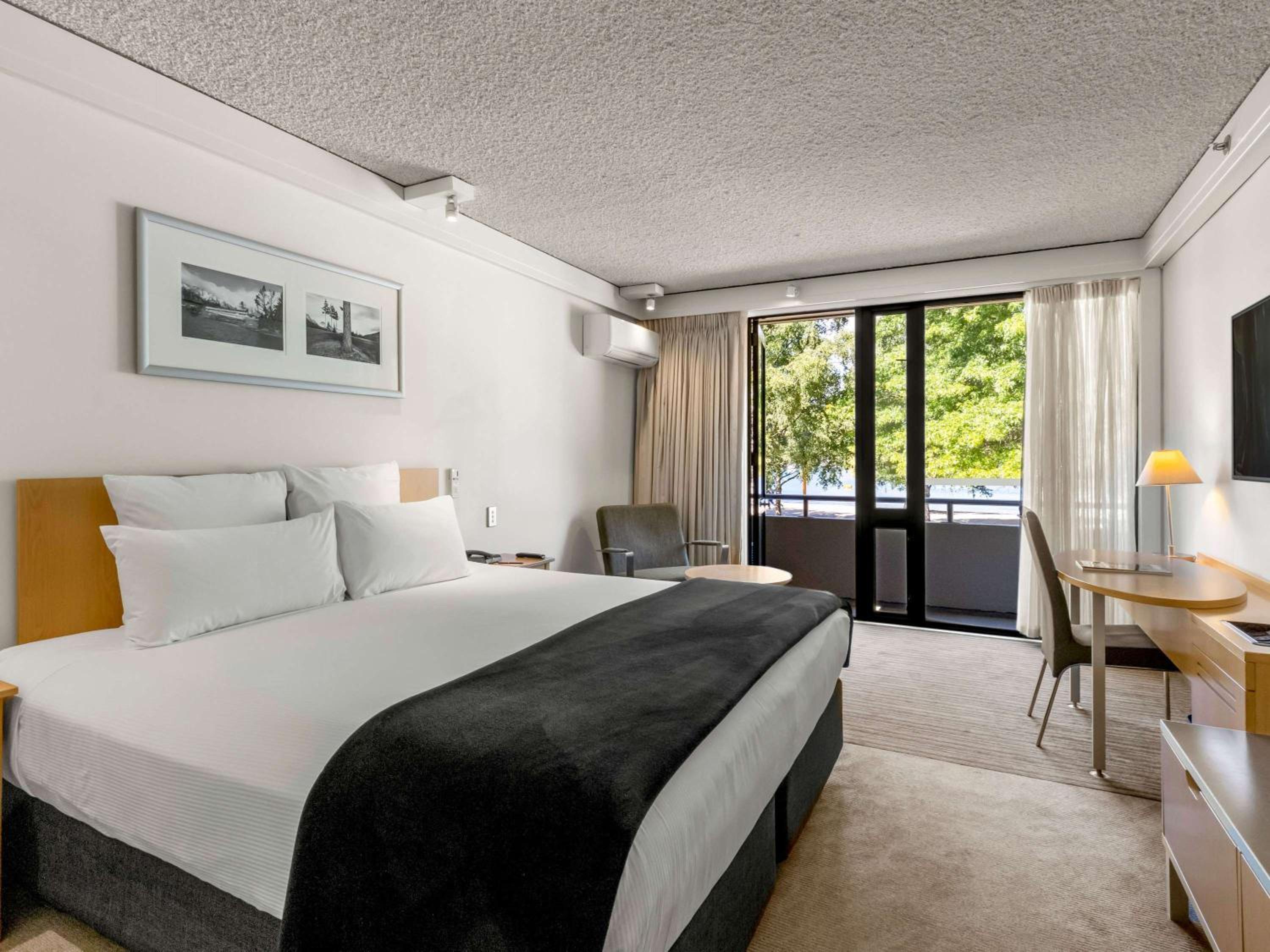 Lakeside King Room - Photo 6