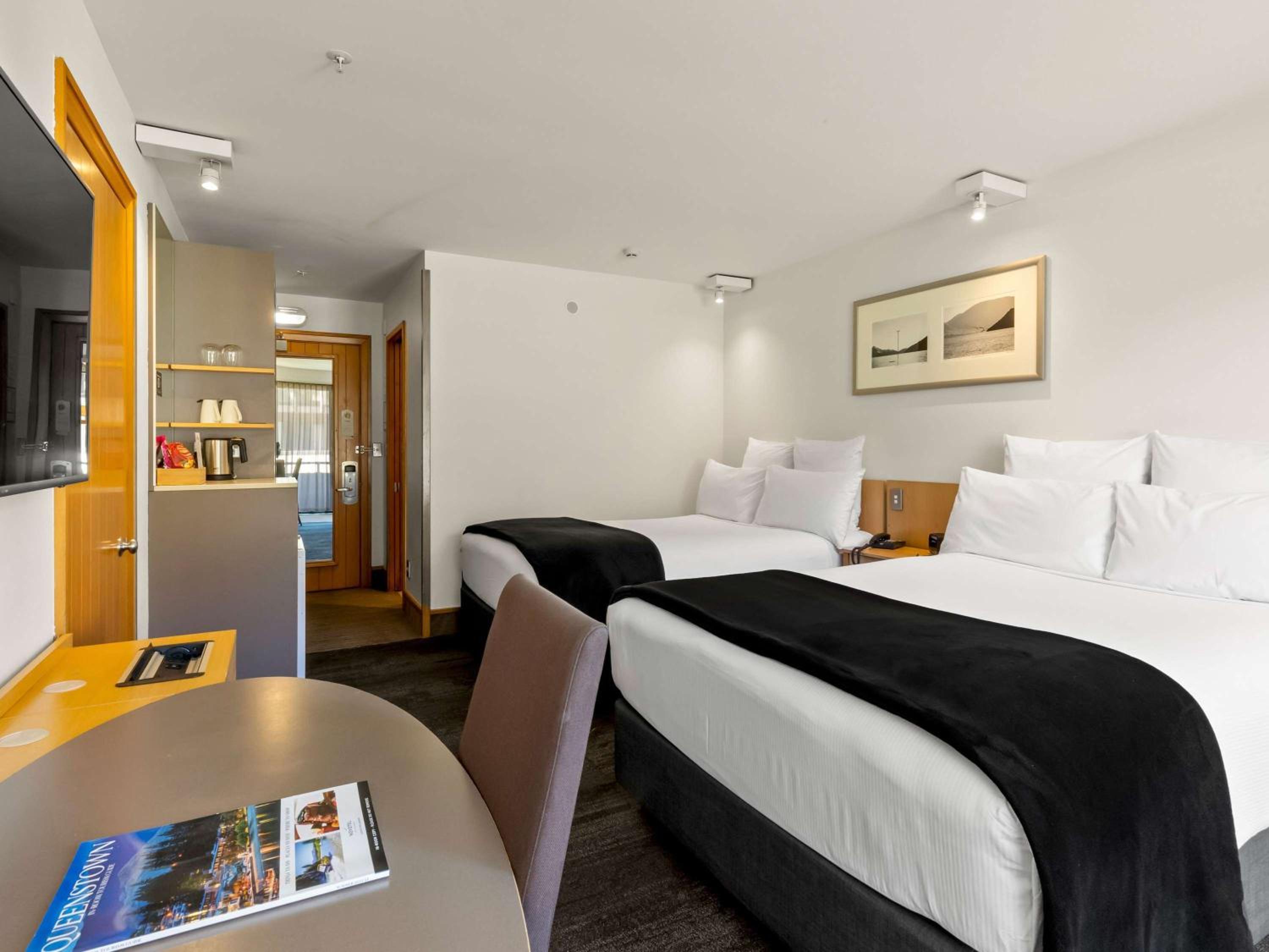 Standard Room with Two Double Beds - Photo 4