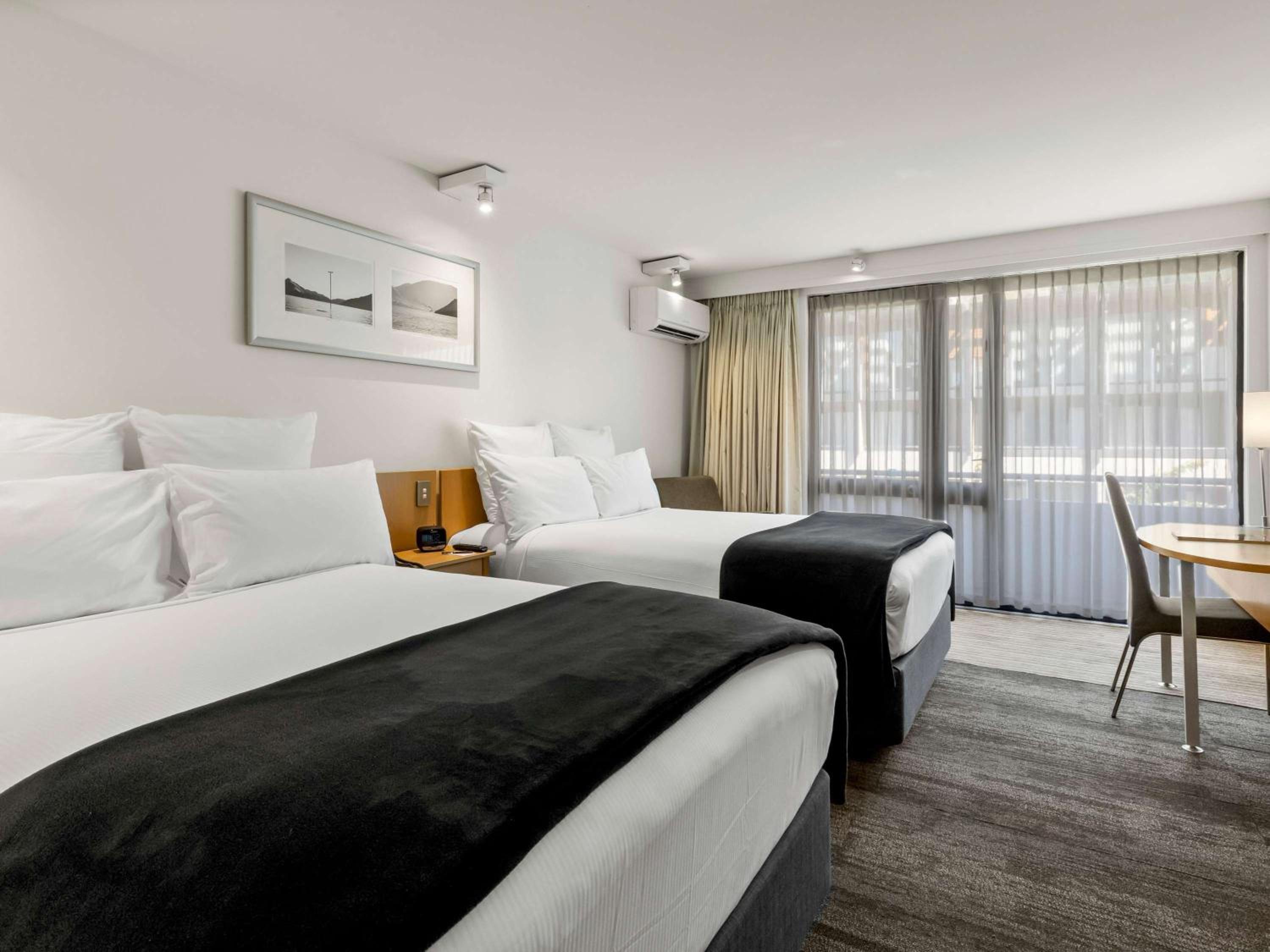 Standard Room with Two Double Beds - Photo 6