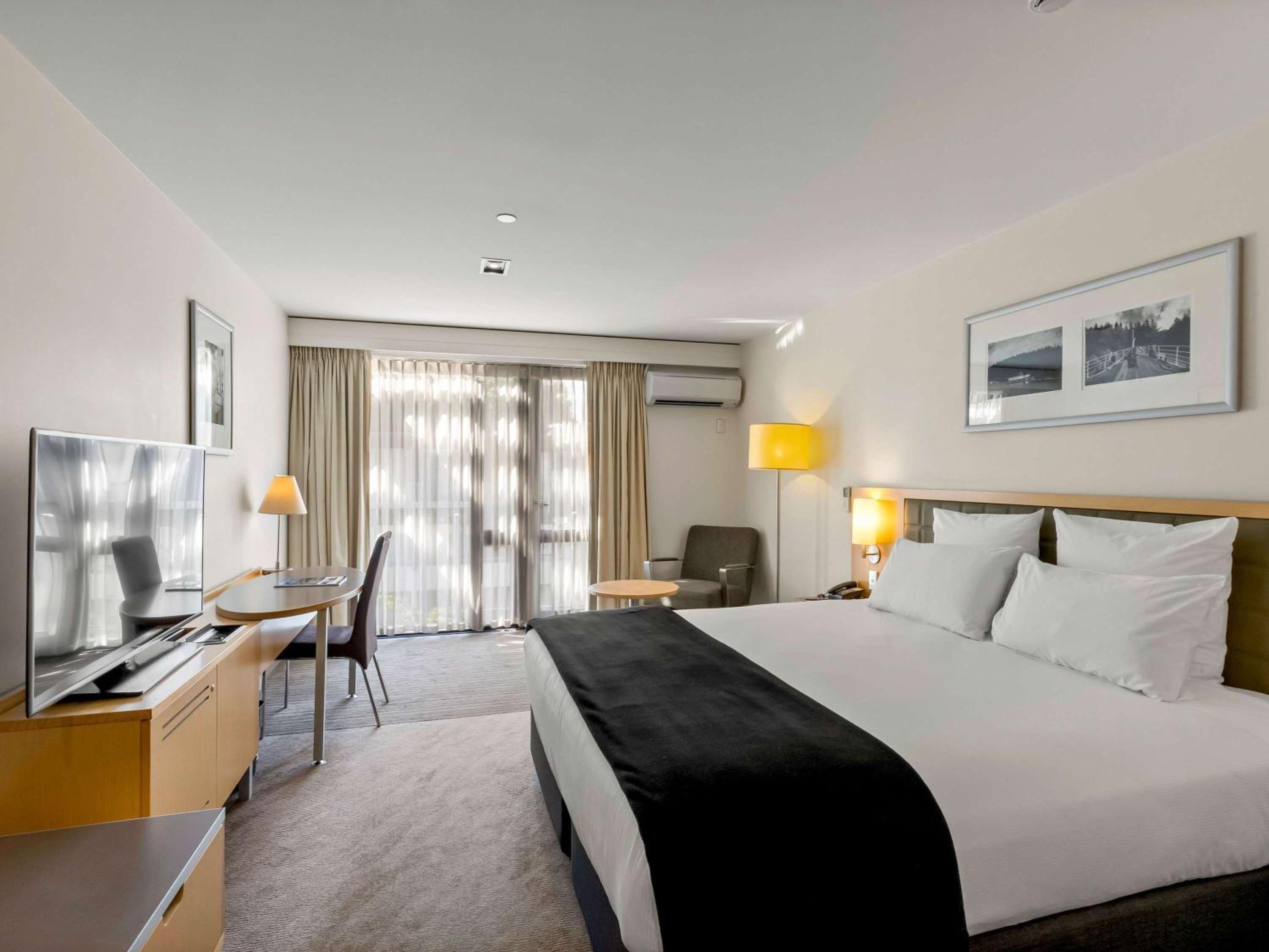 Standard King Room - Photo 5